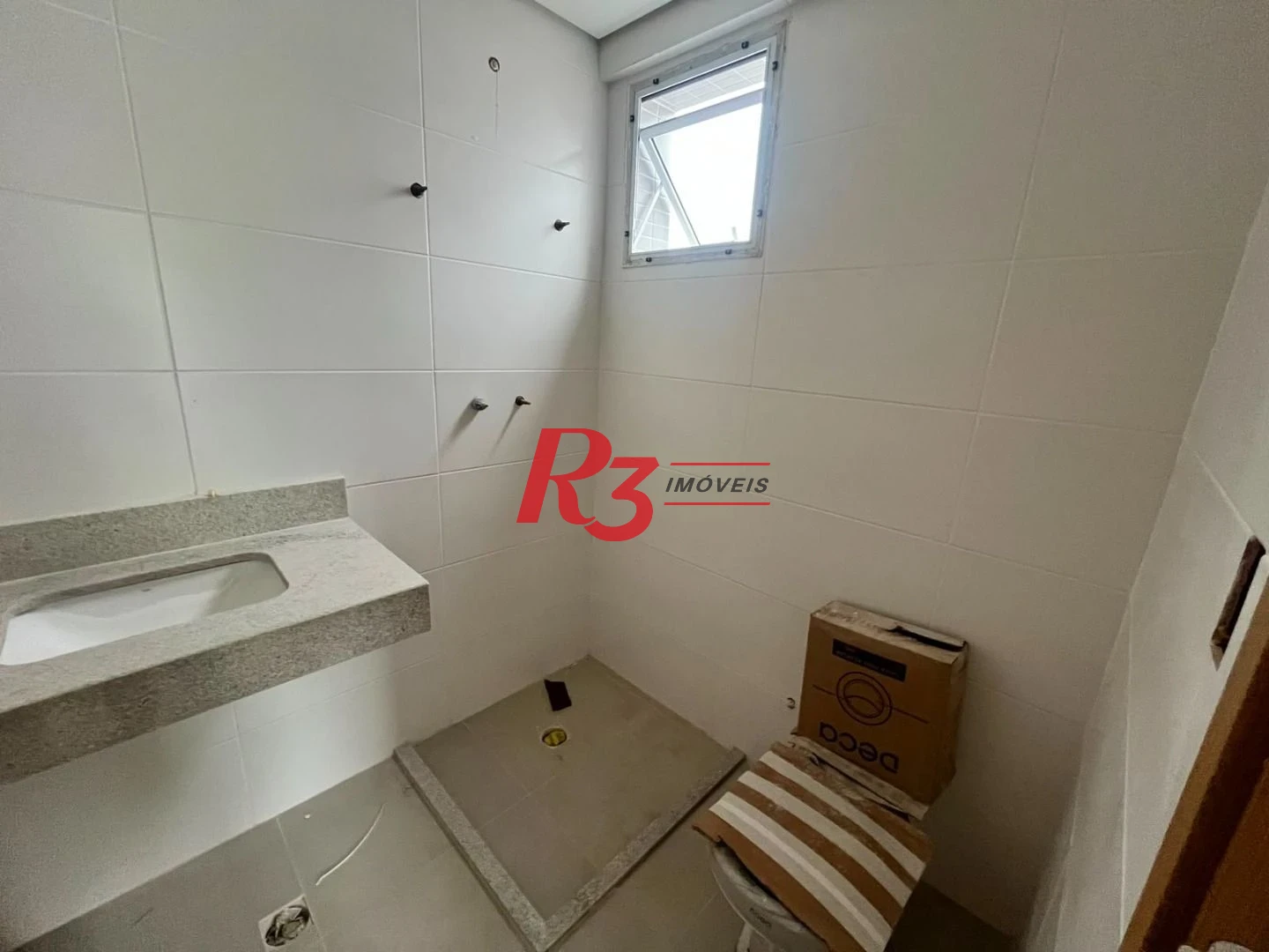 Apartamento com 2 dormitórios à venda, 72 m² por R$ 850.000,00 - Encruzilhada - Santos/SP