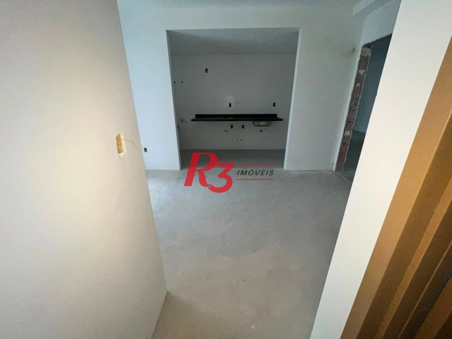 Apartamento com 2 dormitórios à venda, 72 m² por R$ 850.000,00 - Encruzilhada - Santos/SP
