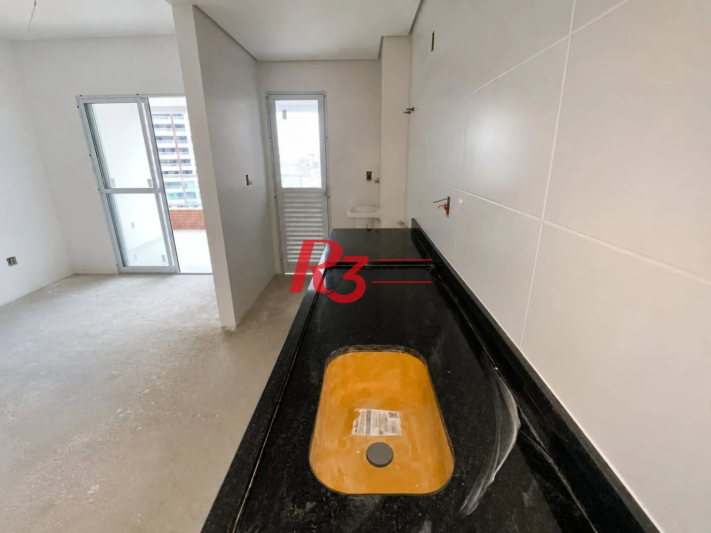 Apartamento com 2 dormitórios à venda, 72 m² por R$ 850.000,00 - Encruzilhada - Santos/SP