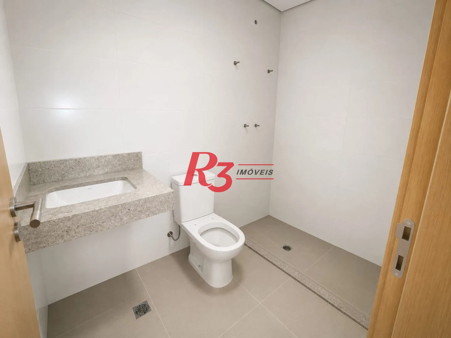 Apartamento com 2 dormitórios à venda, 72 m² por R$ 850.000,00 - Encruzilhada - Santos/SP