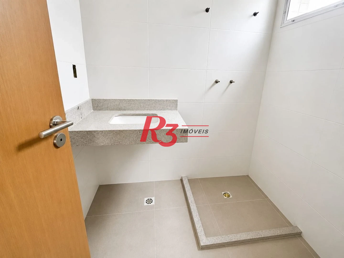 Apartamento com 2 dormitórios à venda, 72 m² por R$ 850.000,00 - Encruzilhada - Santos/SP