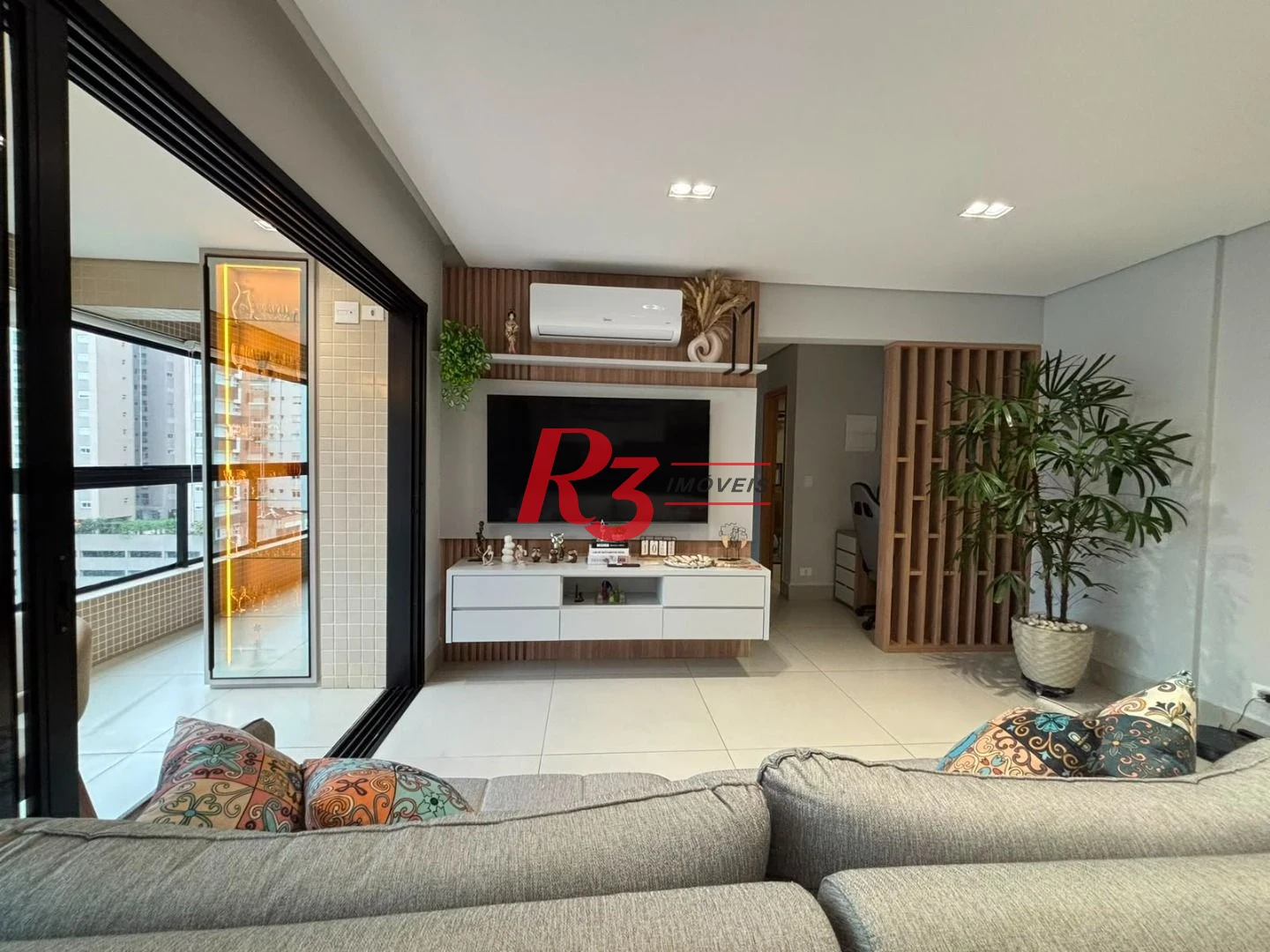 Apartamento com 2 dormitórios à venda, 75 m² por R$ 1.200.000,00 - José Menino - Santos/SP