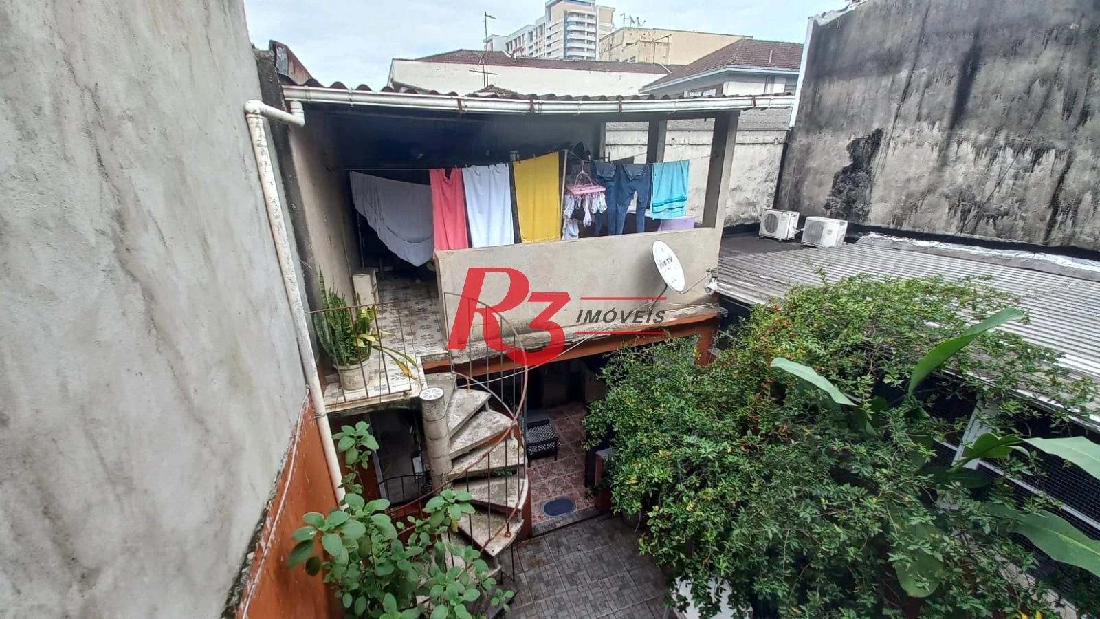 Casa com 3 dormitórios à venda, 142 m² por R$ 680.000,00 - Vila Mathias - Santos/SP