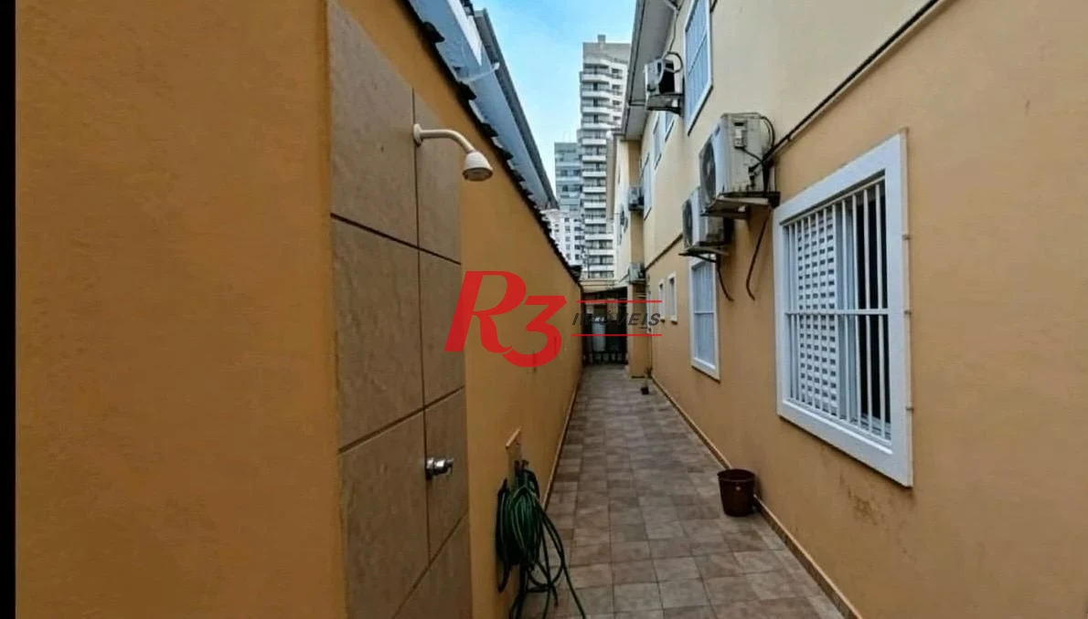 Sobreposta baixa com 3 suites.
