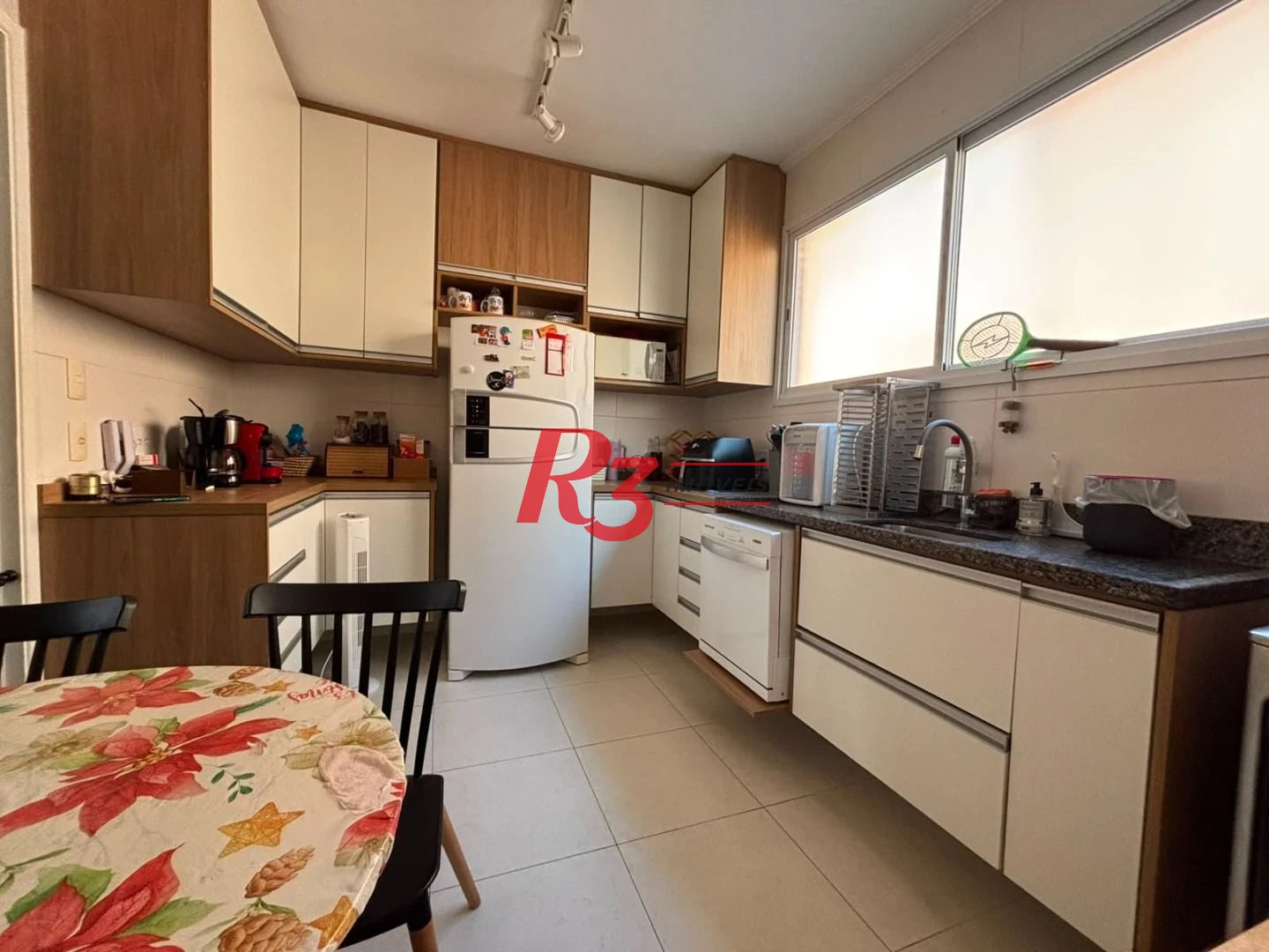Casa em VILLAGIO 2 suites, 2 vagas condominio com piscina