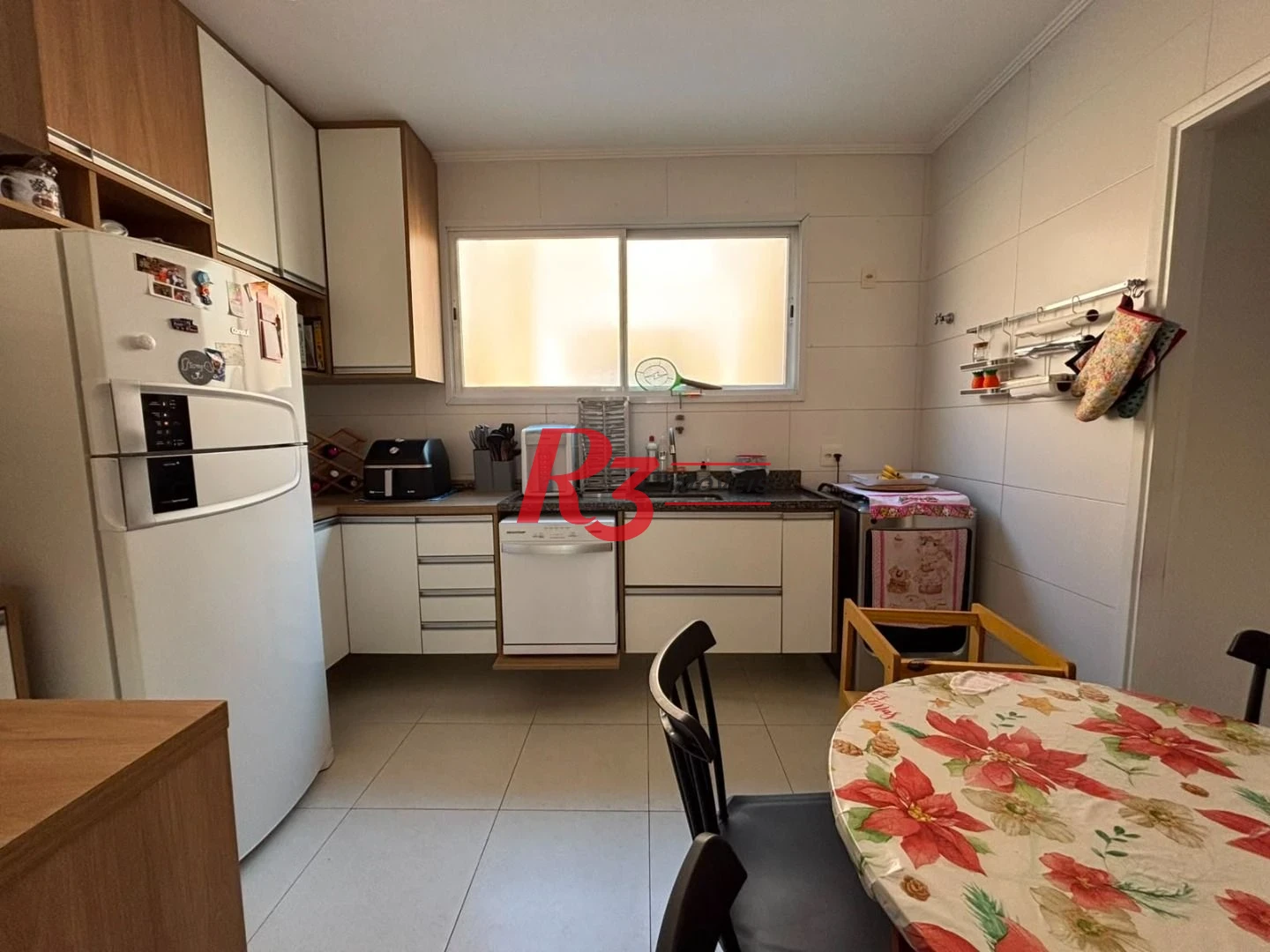 Casa em VILLAGIO 2 suites, 2 vagas condominio com piscina