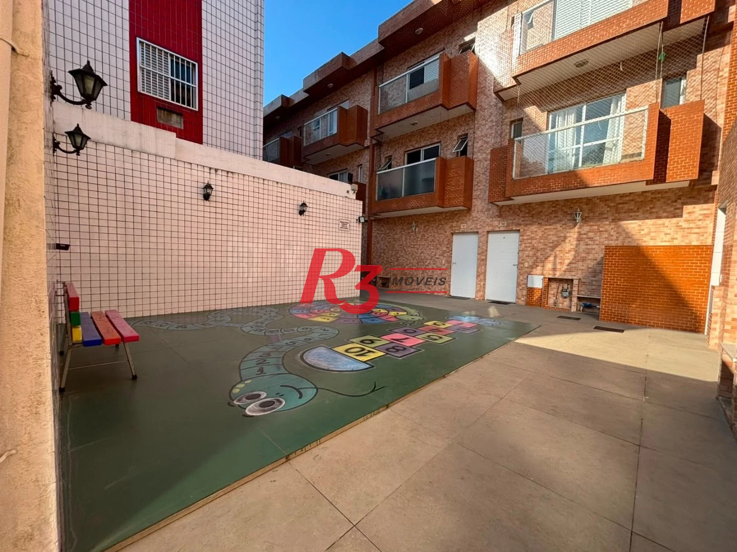 Casa em VILLAGIO 2 suites, 2 vagas condominio com piscina