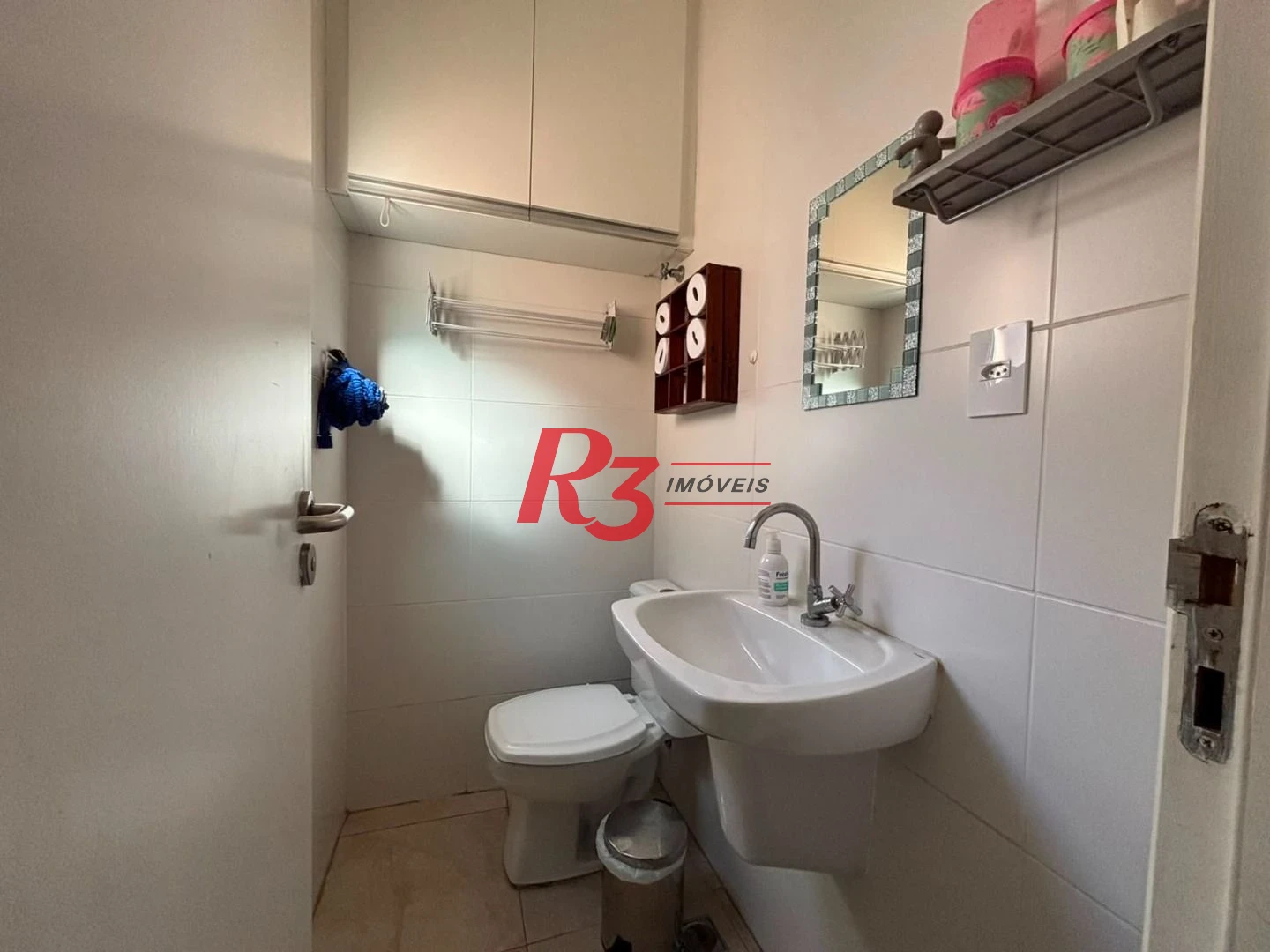 Casa em VILLAGIO 2 suites, 2 vagas condominio com piscina