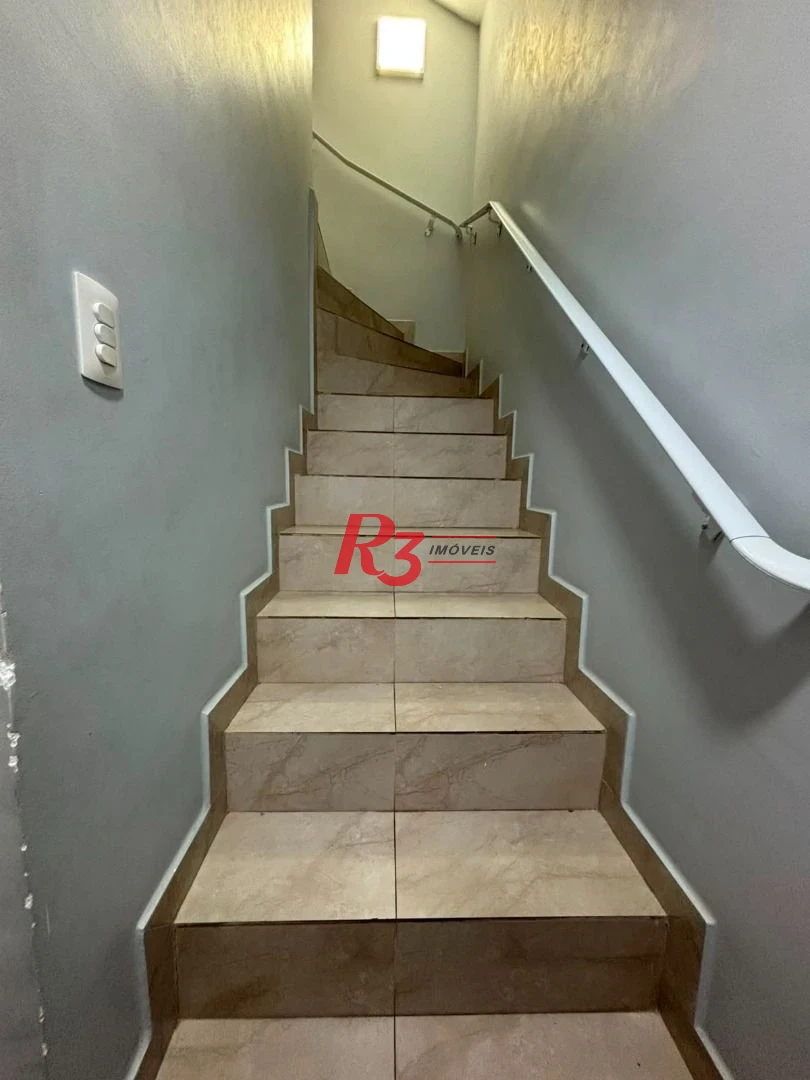 Casa em VILLAGIO 2 suites, 2 vagas condominio com piscina