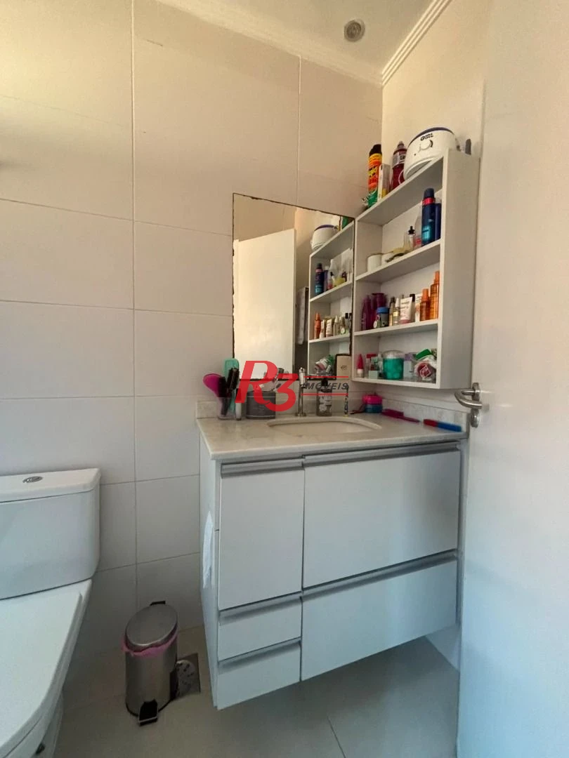 Casa em VILLAGIO 2 suites, 2 vagas condominio com piscina