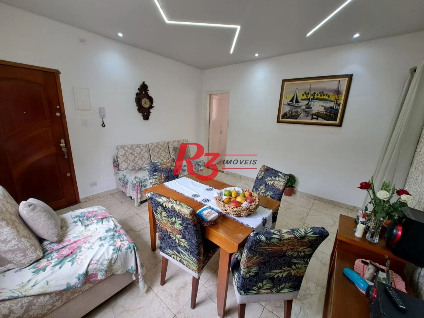 Apartamento com 2 dormitórios à venda, 70 m² por R$ 390.000,00 - Embaré - Santos/SP