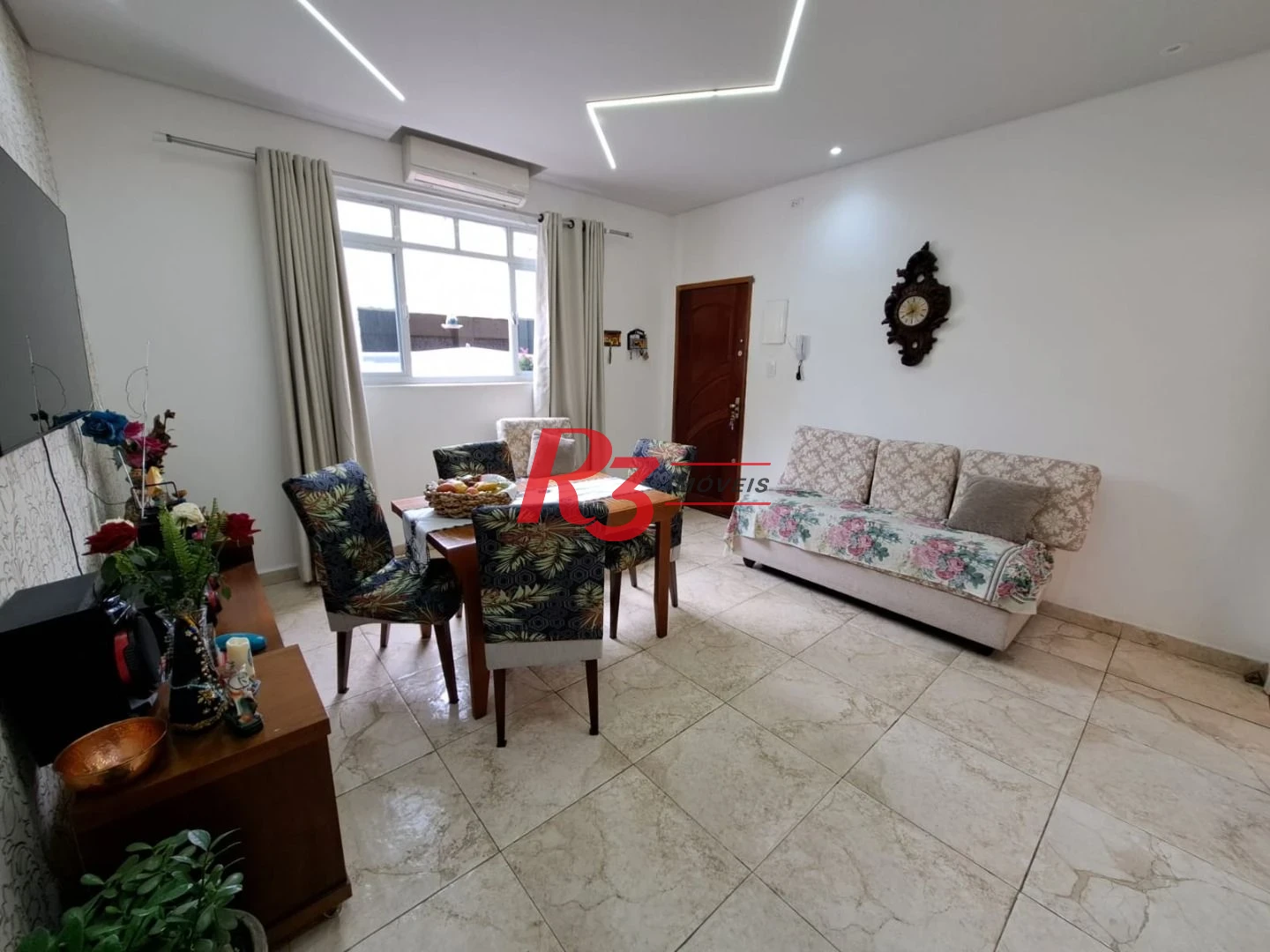 Apartamento com 2 dormitórios à venda, 70 m² por R$ 390.000,00 - Embaré - Santos/SP