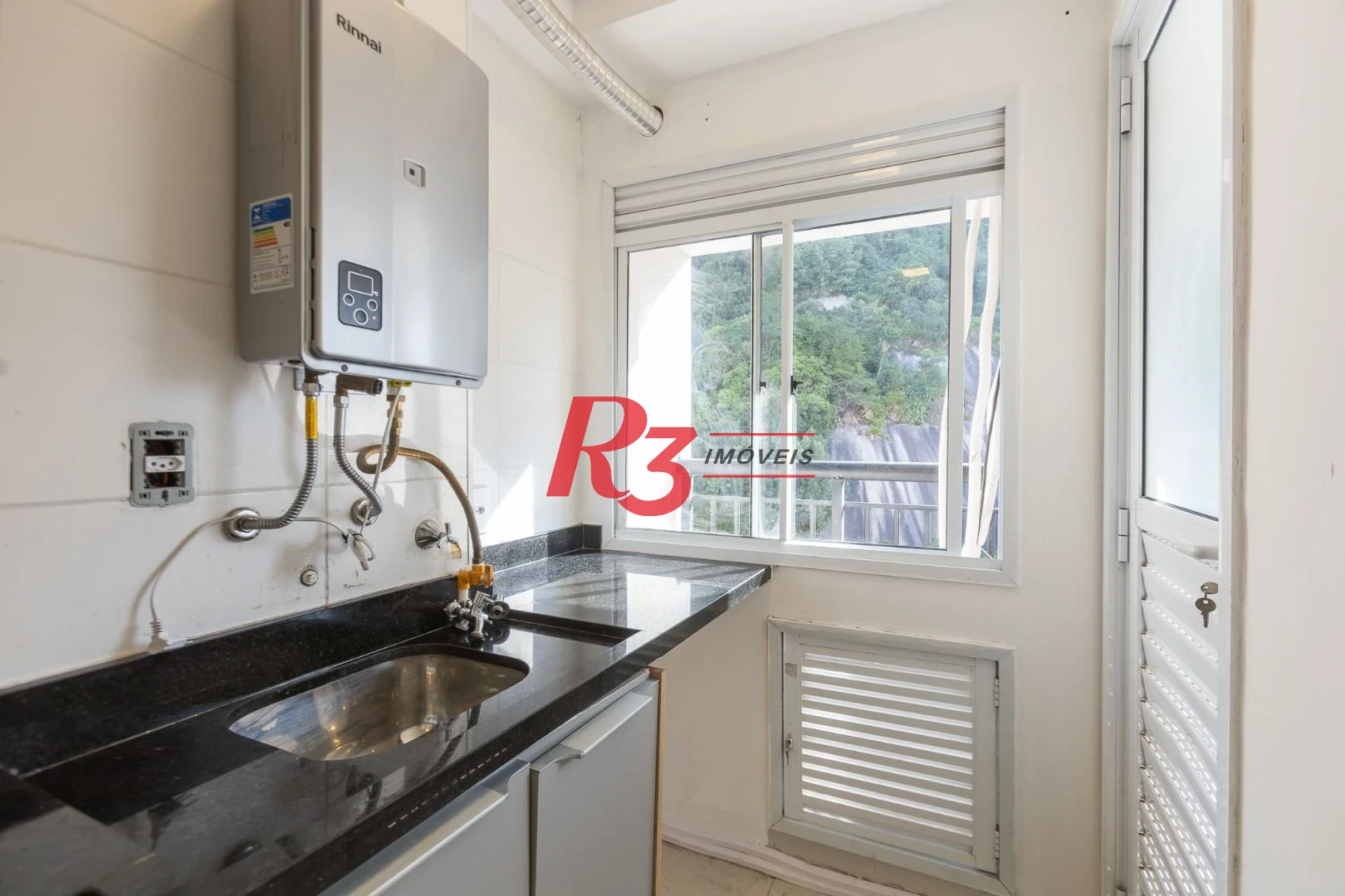 Apartamento com 2 dormitórios à venda, 62 m² por R$ 910.000,00 - Marapé - Santos/SP
