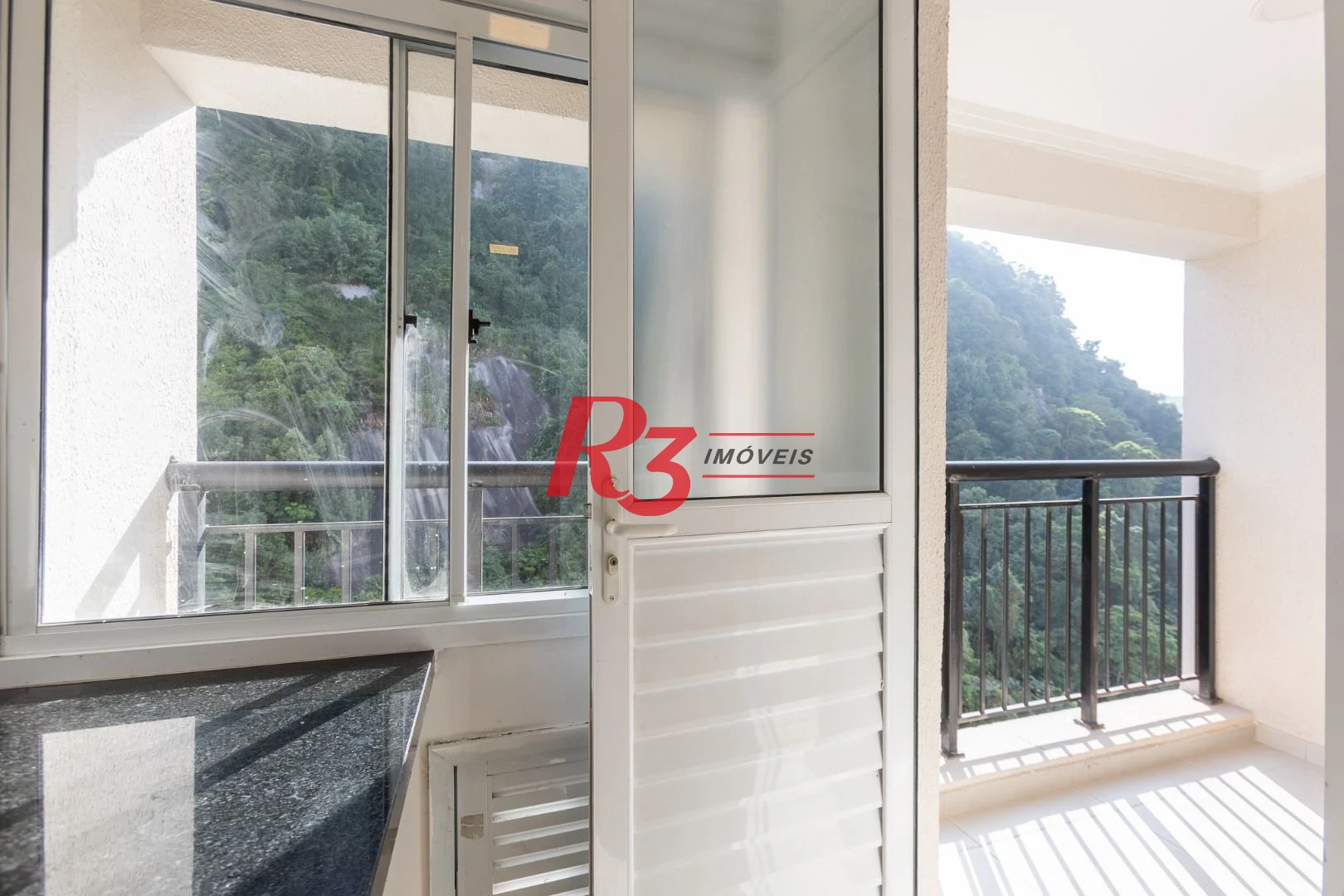 Apartamento com 2 dormitórios à venda, 62 m² por R$ 910.000,00 - Marapé - Santos/SP