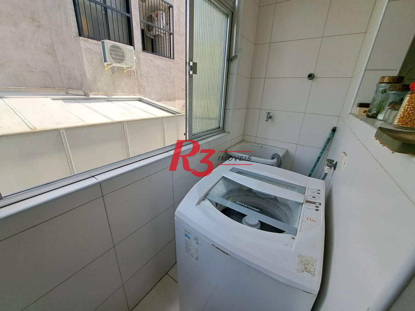 Apartamento com 2 dormitórios à venda, 60 m² por R$ 330.000,00 - Marapé - Santos/SP