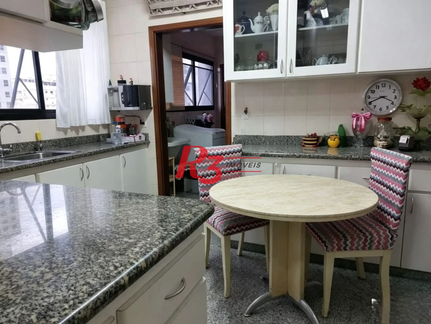 Apartamento com 3 dormitórios à venda, 140 m² por R$ 1.650.000,00 - Embaré - Santos/SP