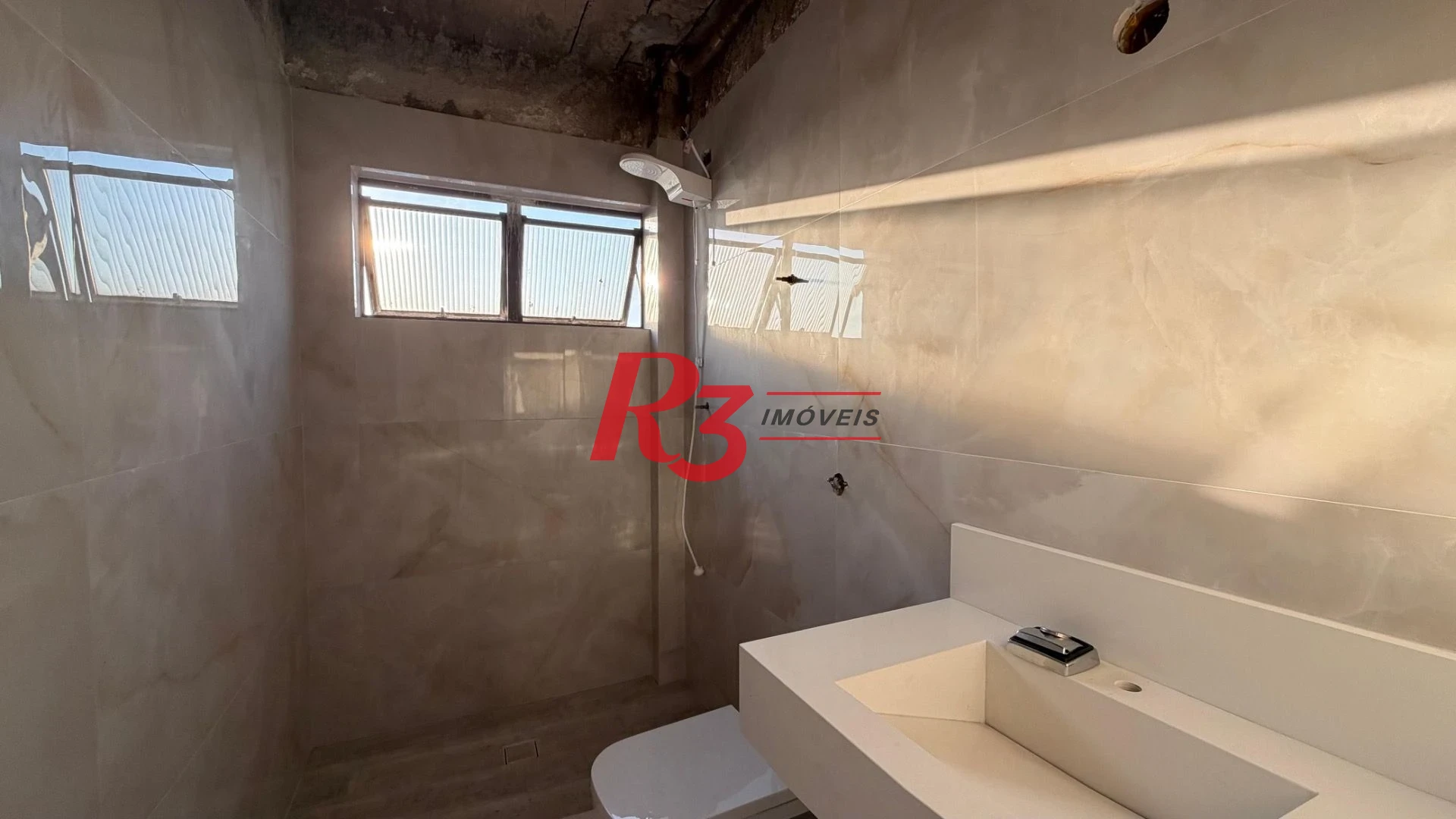 Cobertura com 3 dormitórios à venda, 112 m² por R$ 750.000,00 - Estuário - Santos/SP