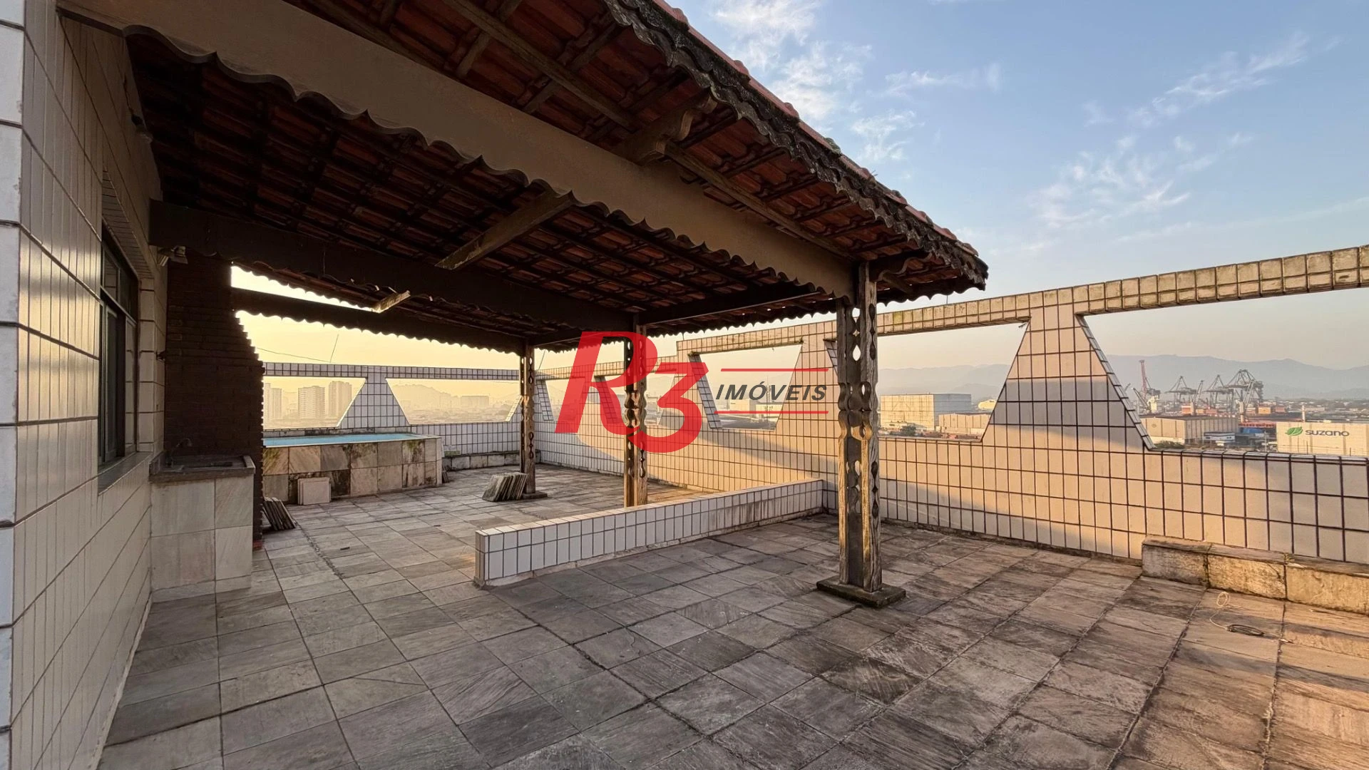 Cobertura com 3 dormitórios à venda, 112 m² por R$ 750.000,00 - Estuário - Santos/SP