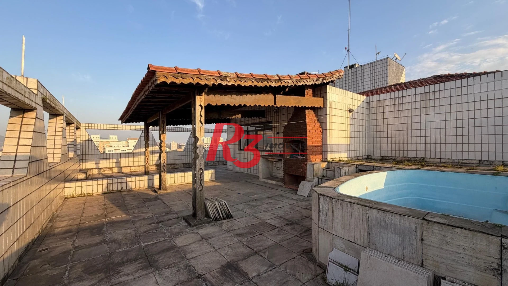Cobertura com 3 dormitórios à venda, 112 m² por R$ 750.000,00 - Estuário - Santos/SP