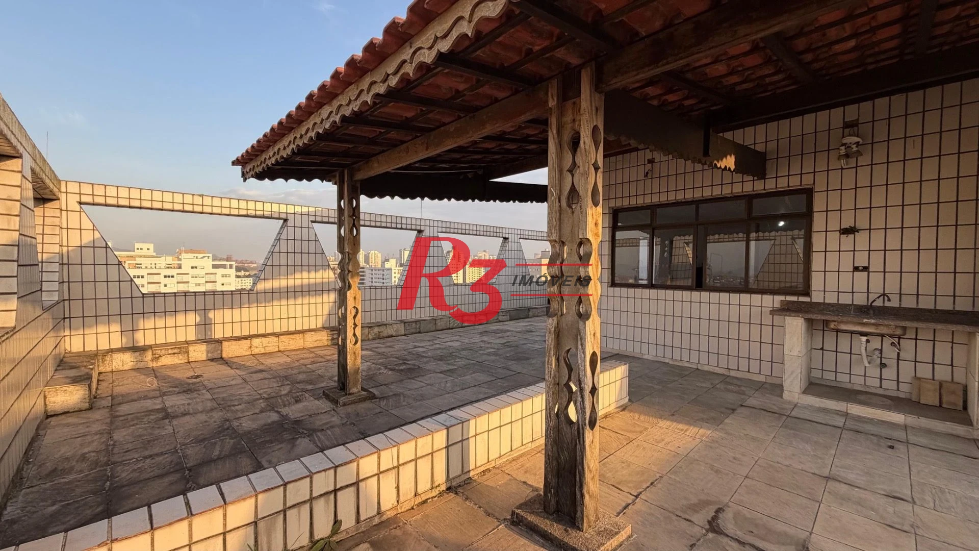 Cobertura com 3 dormitórios à venda, 112 m² por R$ 750.000,00 - Estuário - Santos/SP