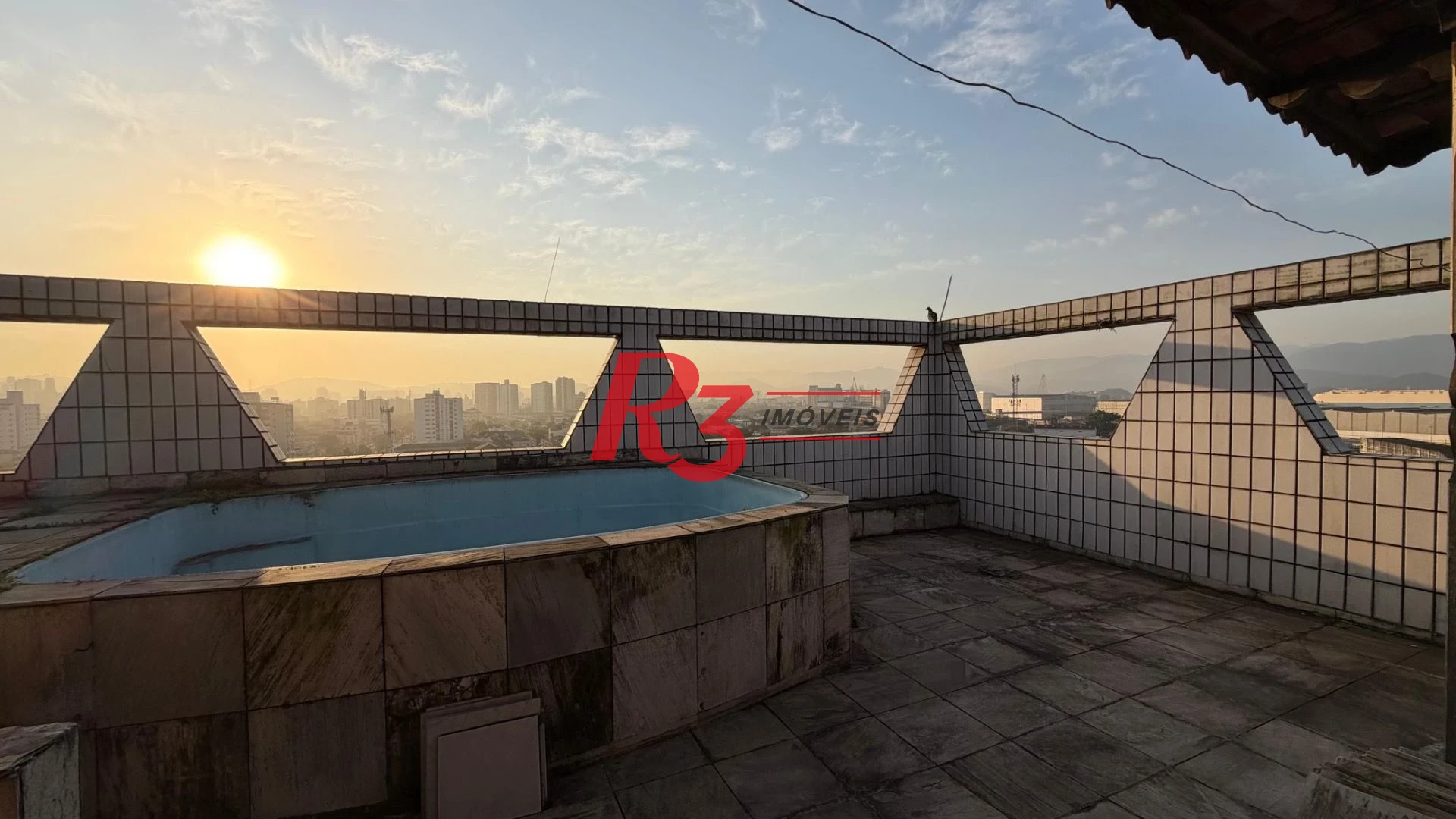 Cobertura com 3 dormitórios à venda, 112 m² por R$ 750.000,00 - Estuário - Santos/SP