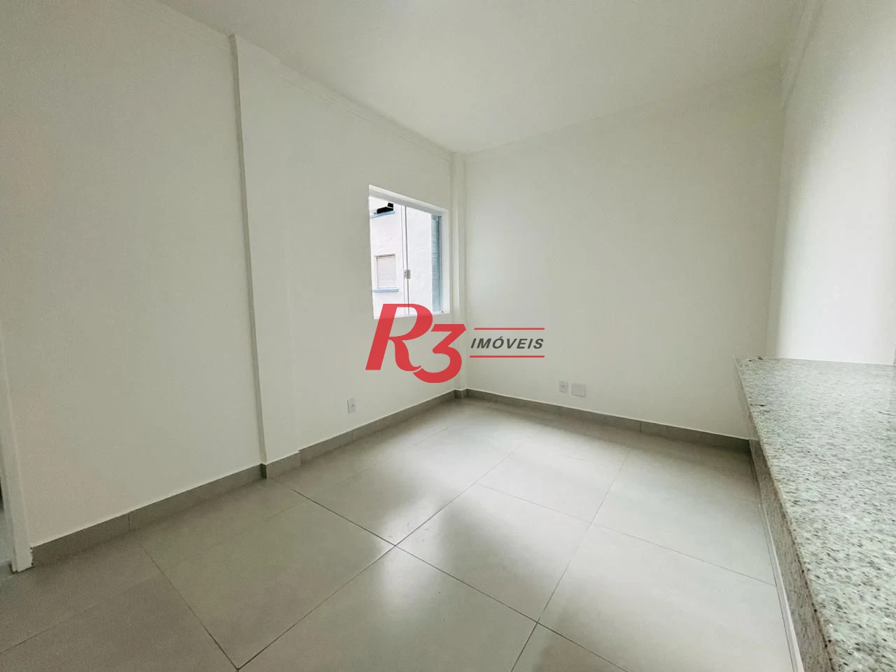Kitnet com 1 dormitório à venda, 30 m² por R$ 330.000,00 - Embaré - Santos/SP