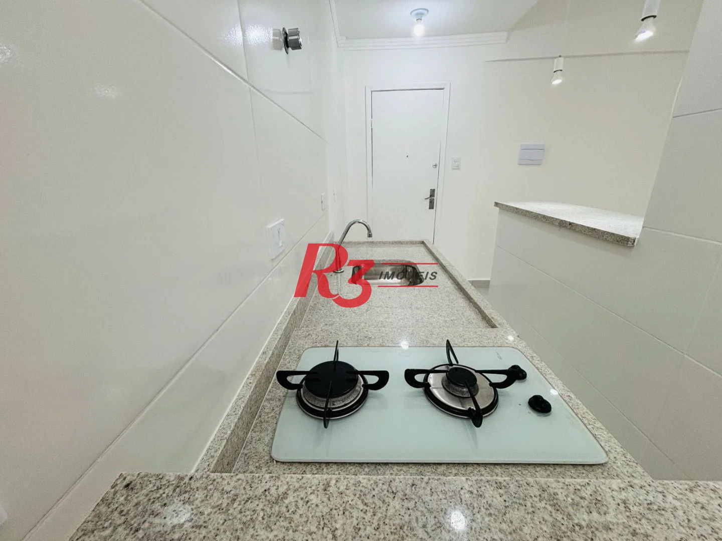Kitnet com 1 dormitório à venda, 30 m² por R$ 330.000,00 - Embaré - Santos/SP