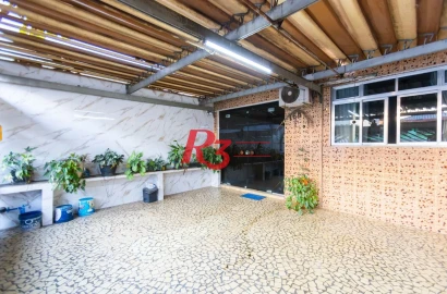 Sobrado com 3 dormitórios à venda, 220 m² por R$ 690.000,00 - Estuário - Santos/SP