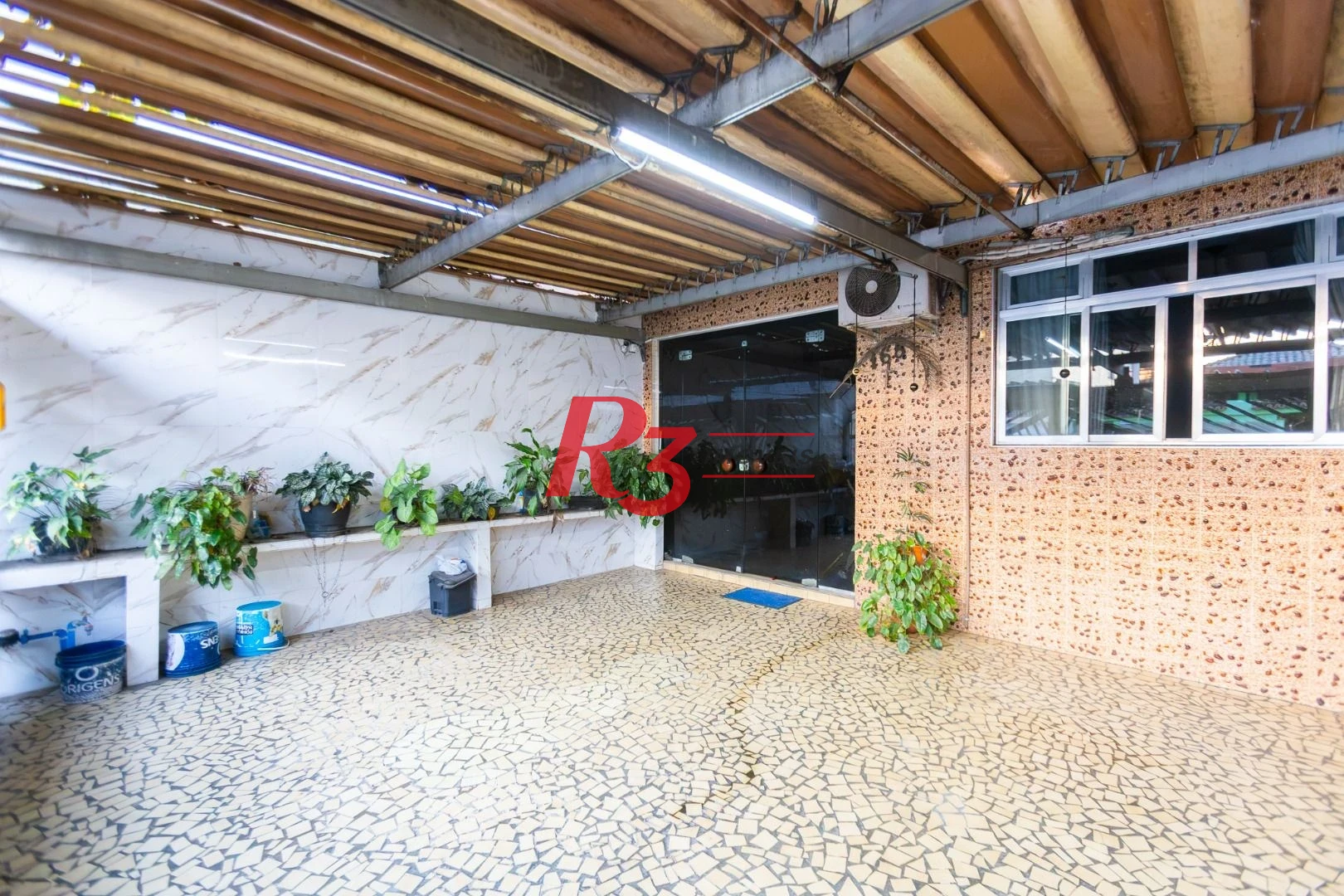 Sobrado com 3 dormitórios à venda, 220 m² por R$ 690.000,00 - Estuário - Santos/SP