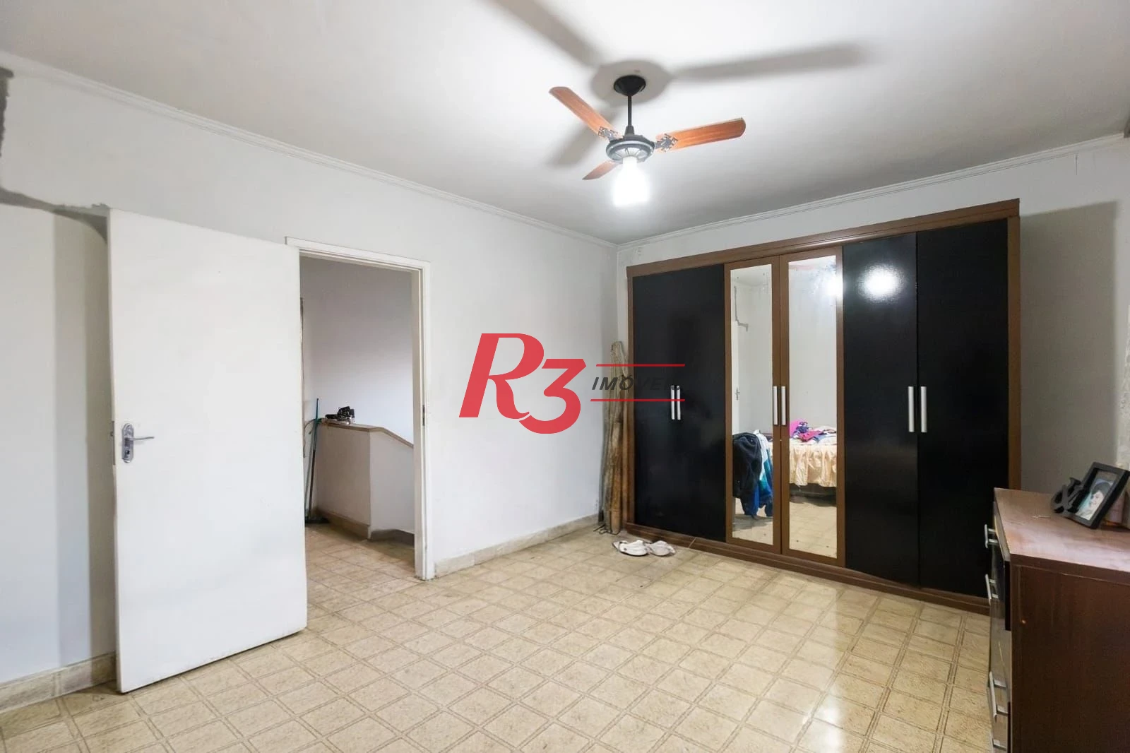 Sobrado com 3 dormitórios à venda, 220 m² por R$ 690.000,00 - Estuário - Santos/SP