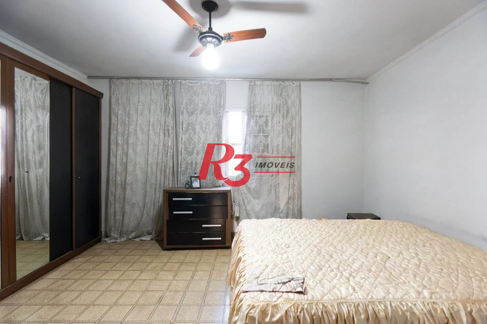 Sobrado com 3 dormitórios à venda, 220 m² por R$ 690.000,00 - Estuário - Santos/SP