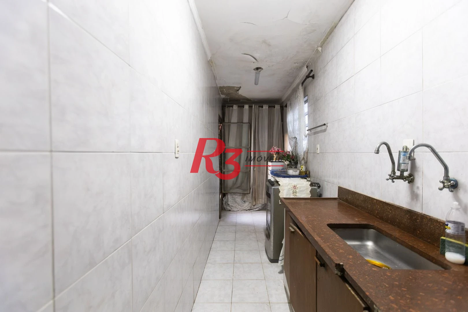 Sobrado com 3 dormitórios à venda, 220 m² por R$ 690.000,00 - Estuário - Santos/SP