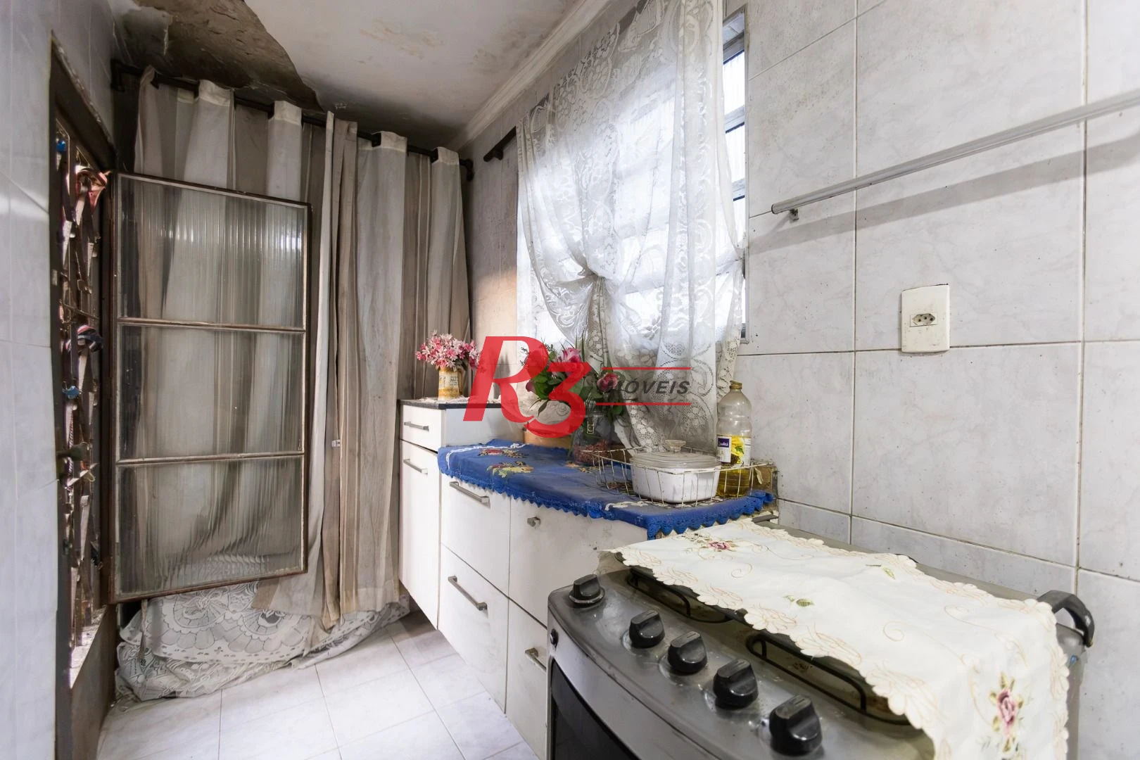 Sobrado com 3 dormitórios à venda, 220 m² por R$ 690.000,00 - Estuário - Santos/SP