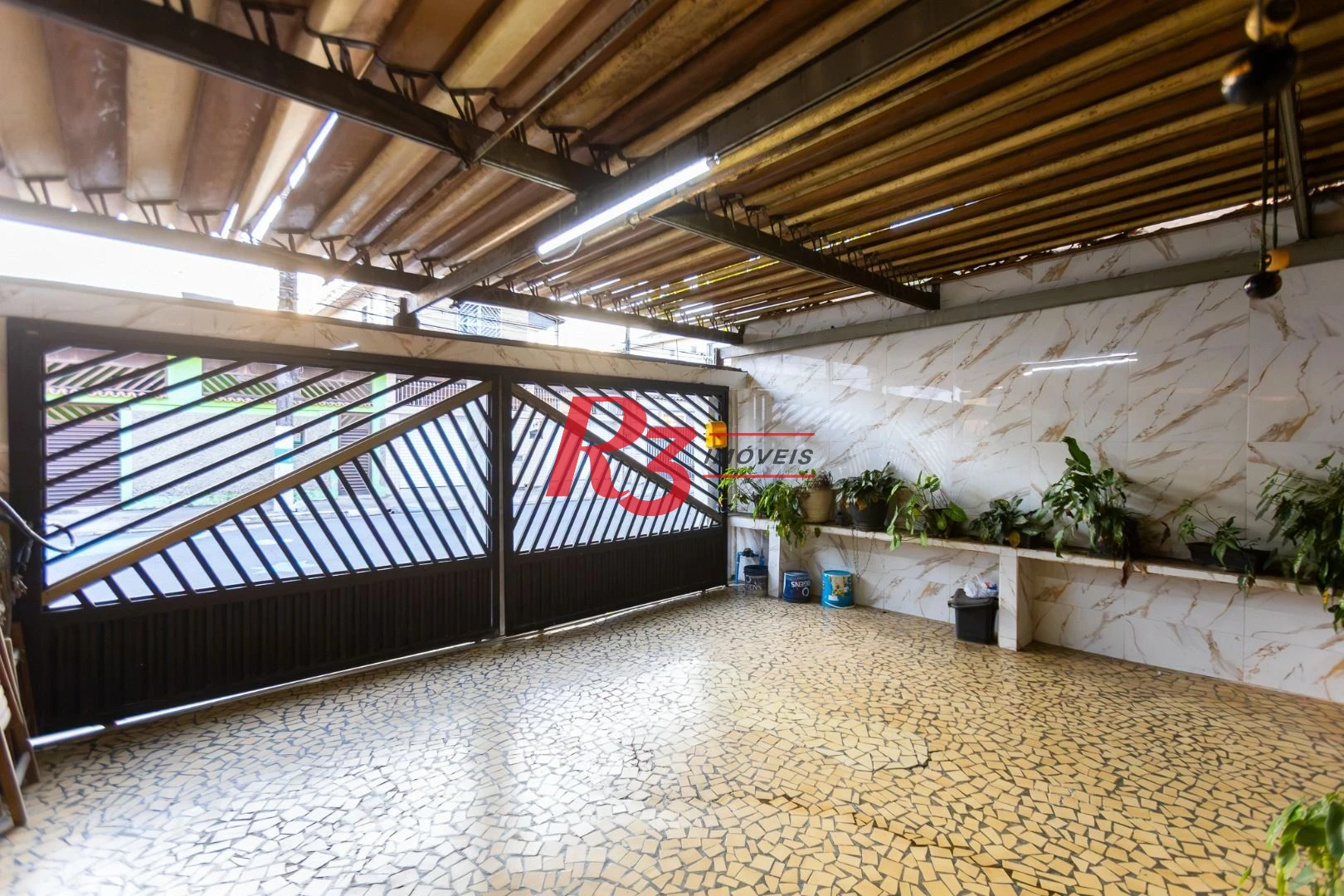 Sobrado com 3 dormitórios à venda, 220 m² por R$ 690.000,00 - Estuário - Santos/SP