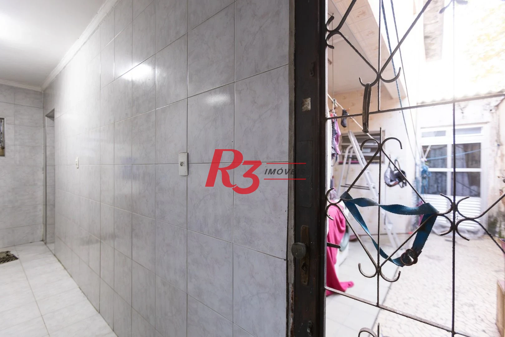 Sobrado com 3 dormitórios à venda, 220 m² por R$ 690.000,00 - Estuário - Santos/SP