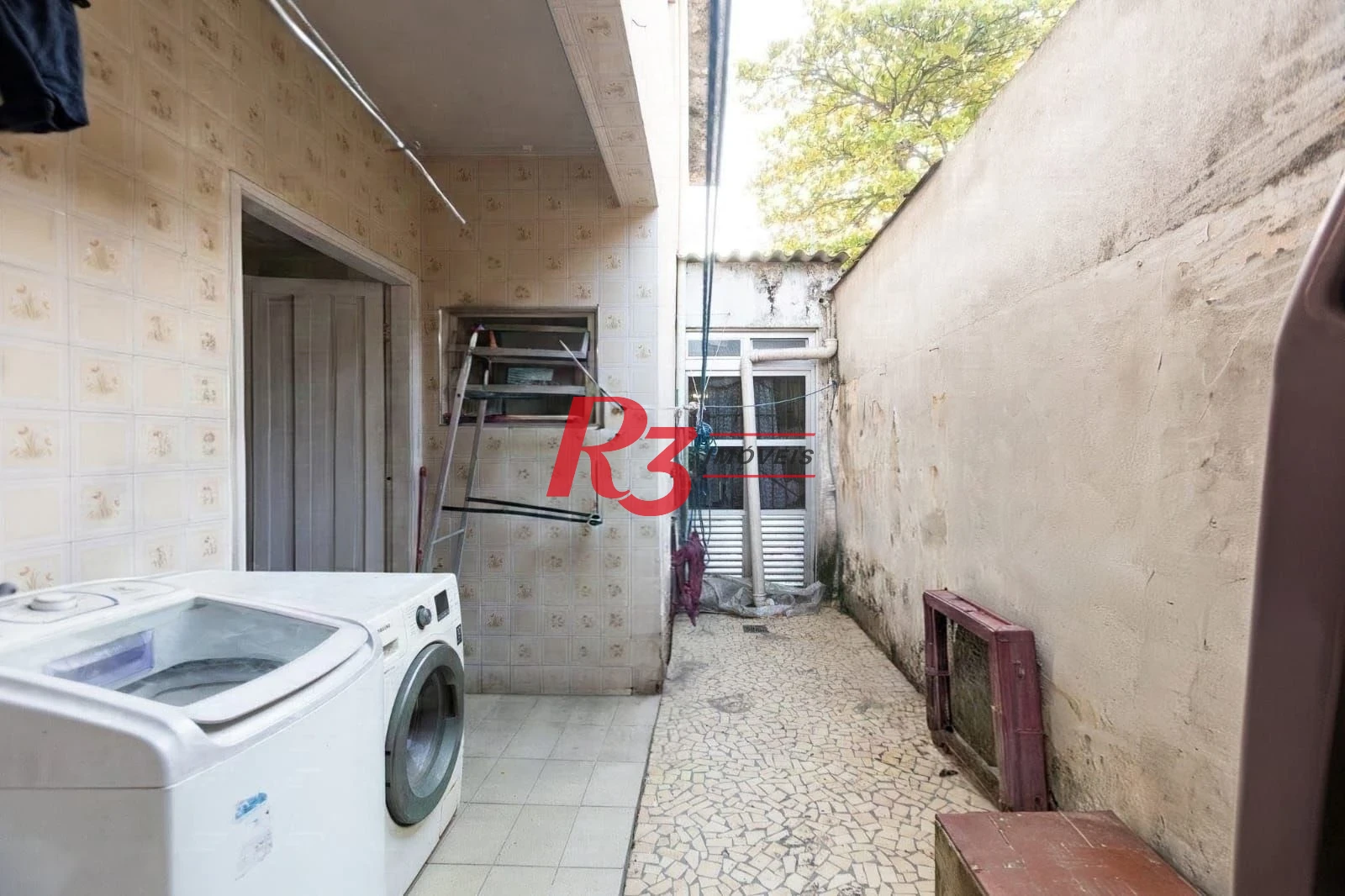 Sobrado com 3 dormitórios à venda, 220 m² por R$ 690.000,00 - Estuário - Santos/SP