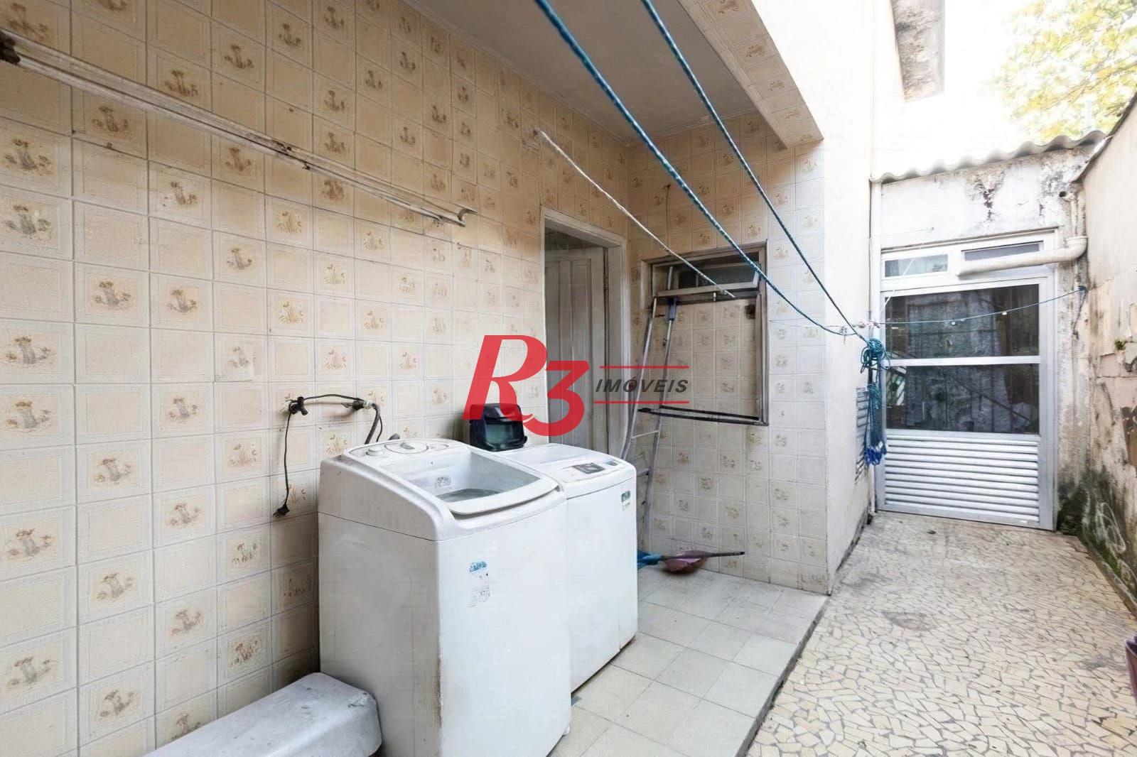 Sobrado com 3 dormitórios à venda, 220 m² por R$ 690.000,00 - Estuário - Santos/SP