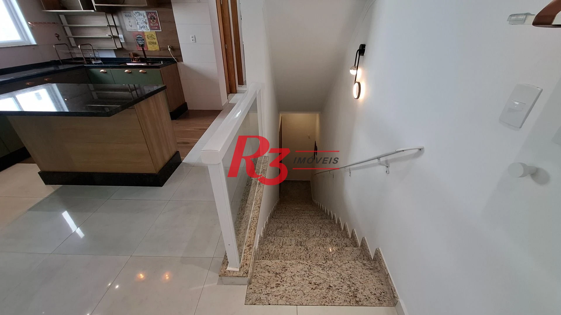 Village com 2 dormitórios para alugar, 88 m² por R$ 4.200,00/mês - Campo Grande - Santos/SP