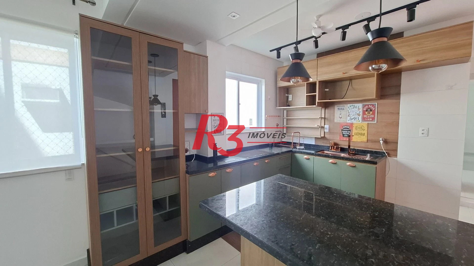 Village com 2 dormitórios para alugar, 88 m² por R$ 4.200,00/mês - Campo Grande - Santos/SP