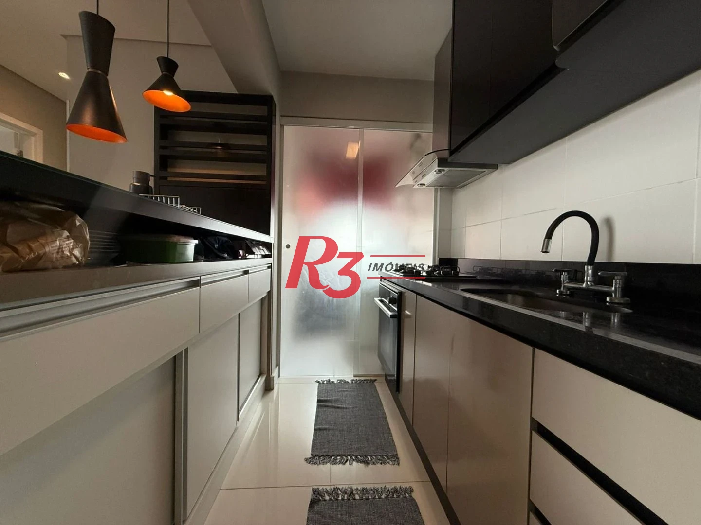Apartamento com 2 dormitórios à venda, 66 m² por R$ 745.000,00 - Macuco - Santos/SP