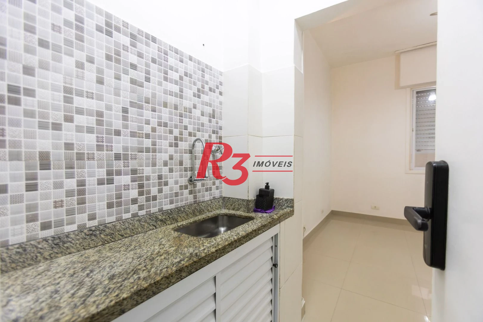 Kitnet com 1 dormitório para alugar, 30 m² por R$ 3.000,00/mês - Boqueirão - Santos/SP