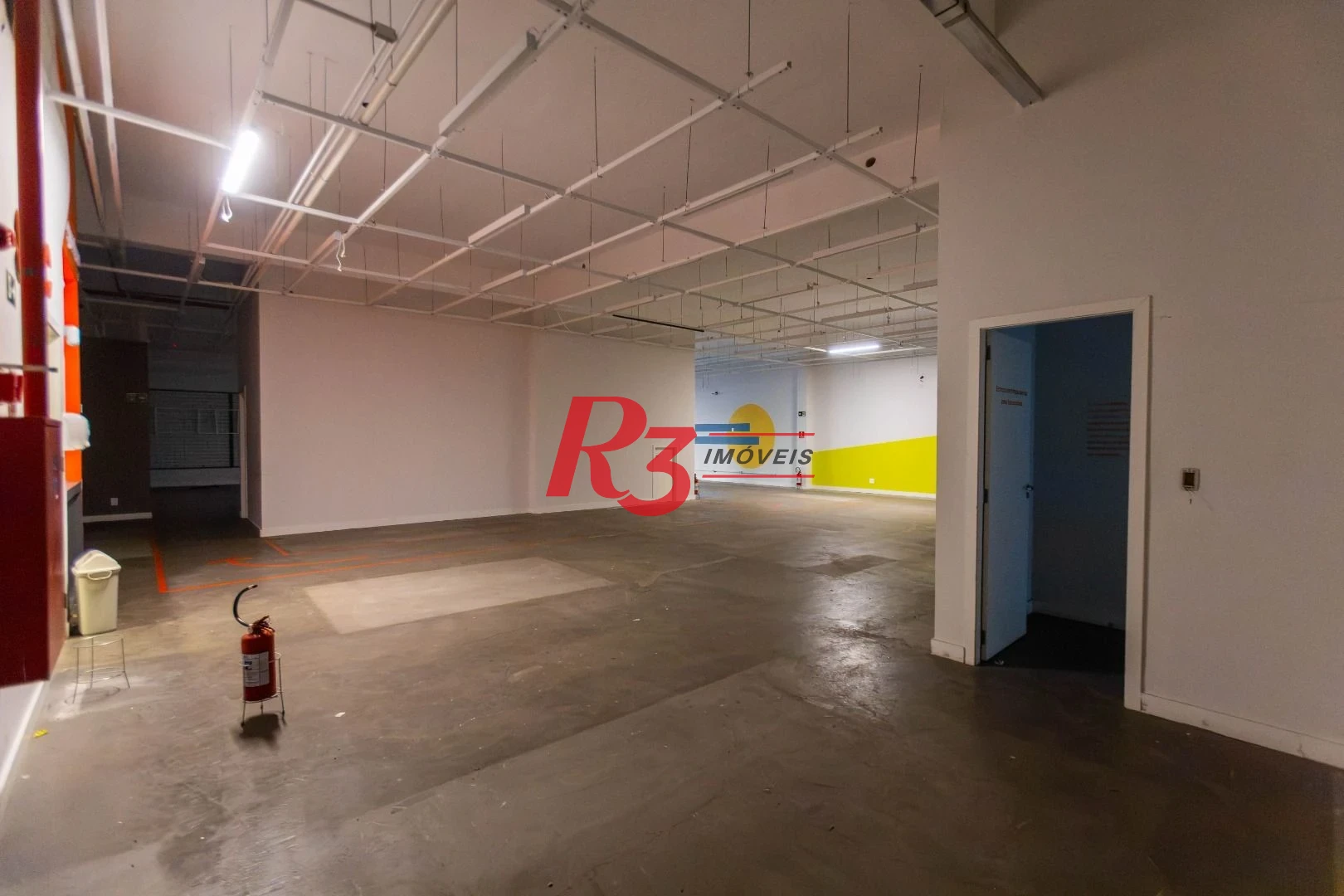 Loja para alugar, 2350 m² - Campo Grande - Santos/SP