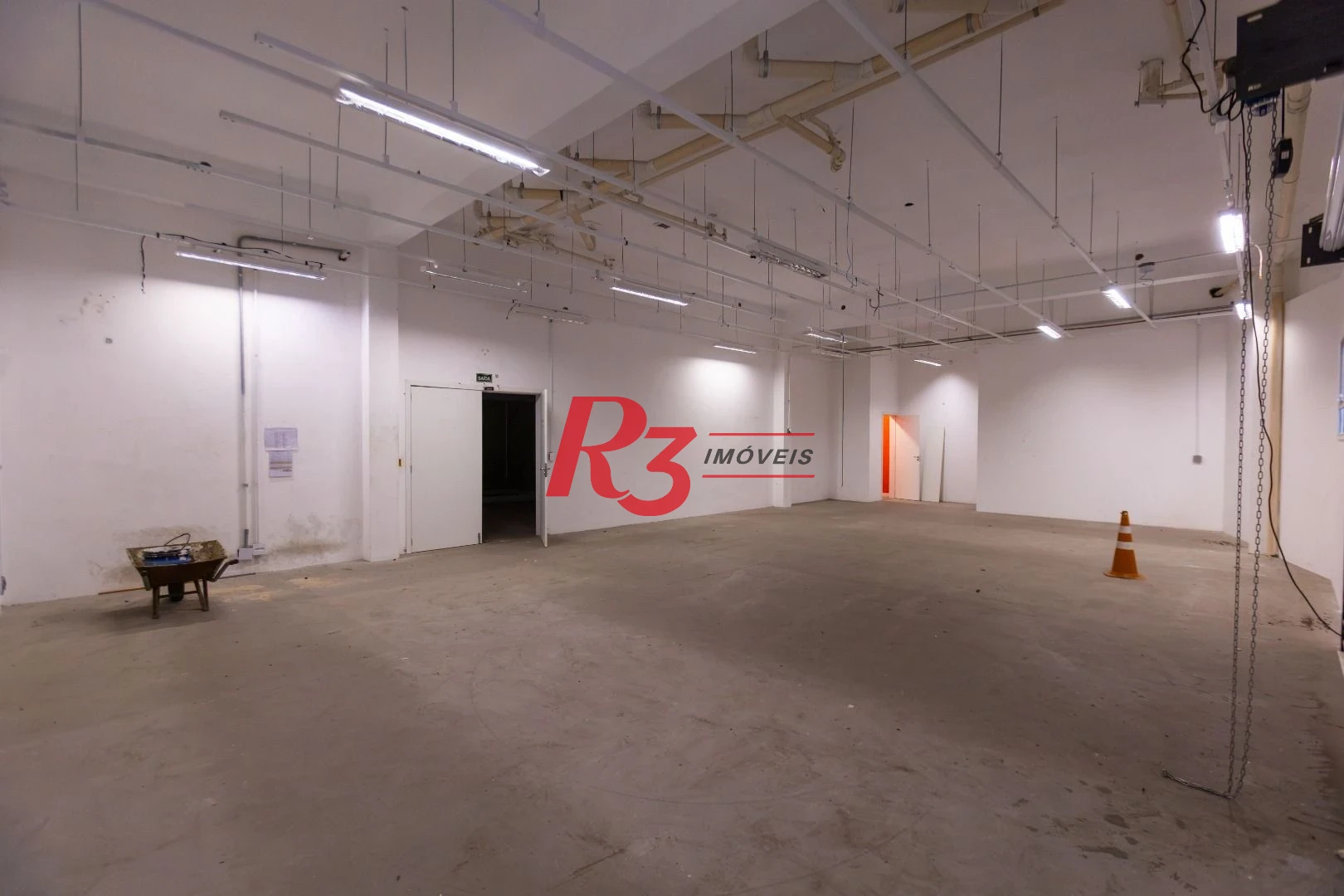 Loja para alugar, 2350 m² - Campo Grande - Santos/SP