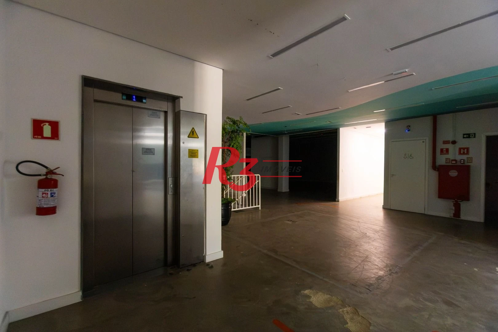 Loja para alugar, 2350 m² - Campo Grande - Santos/SP
