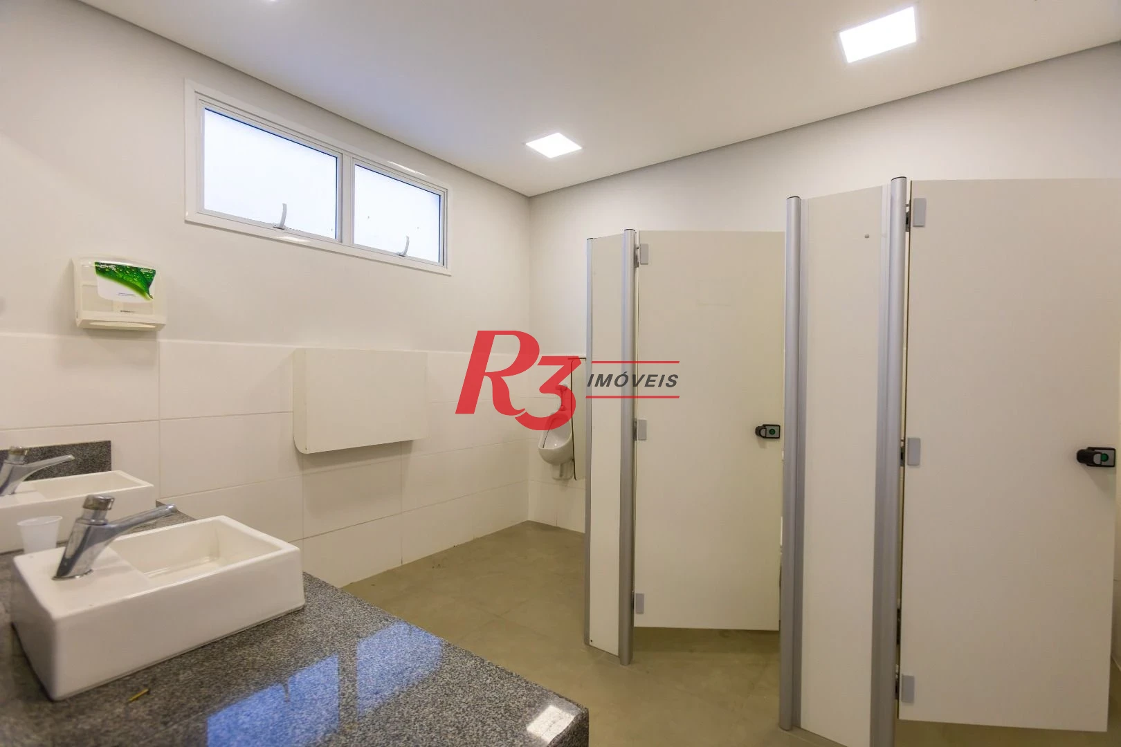 Loja para alugar, 2350 m² - Campo Grande - Santos/SP