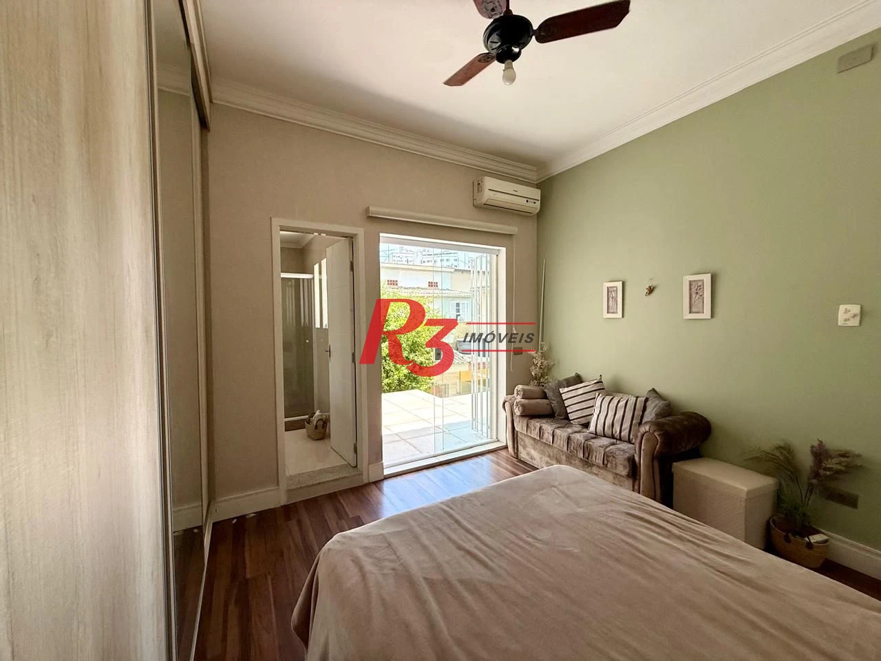Casa com 2 dormitórios à venda, 188 m² por R$ 1.800.000,00 - Ponta da Praia - Santos/SP