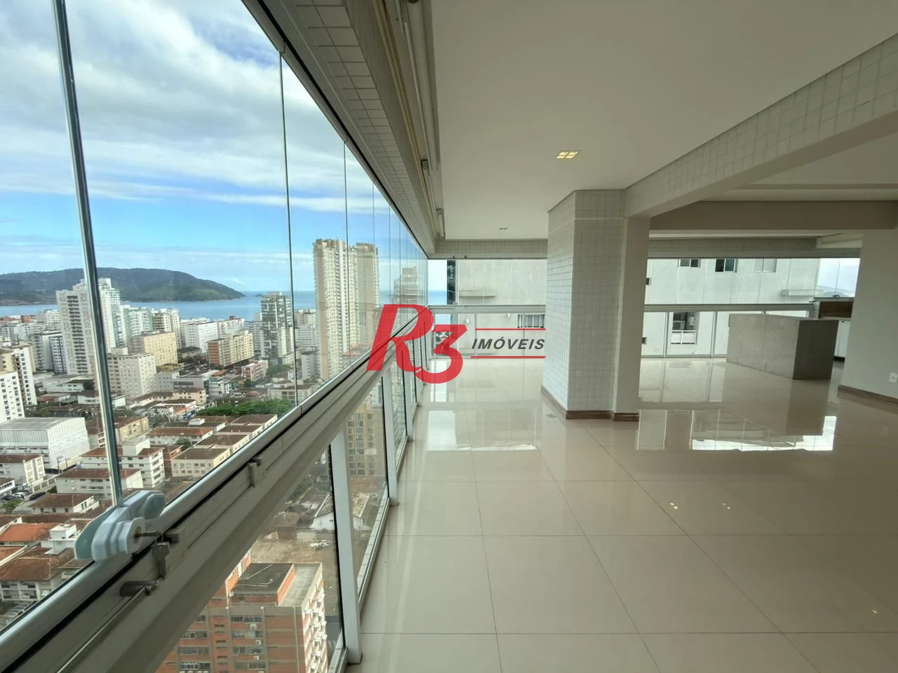 Apartamento com 3 dormitórios para alugar, 171 m² por R$ 16.850,00/mês - Embaré - Santos/SP
