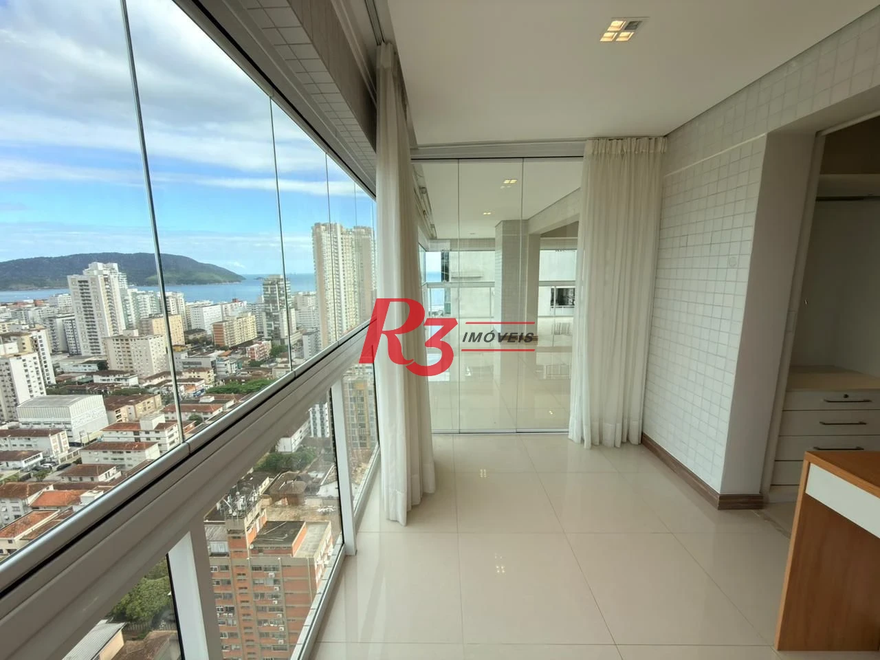Apartamento com 3 dormitórios para alugar, 171 m² por R$ 16.850,00/mês - Embaré - Santos/SP