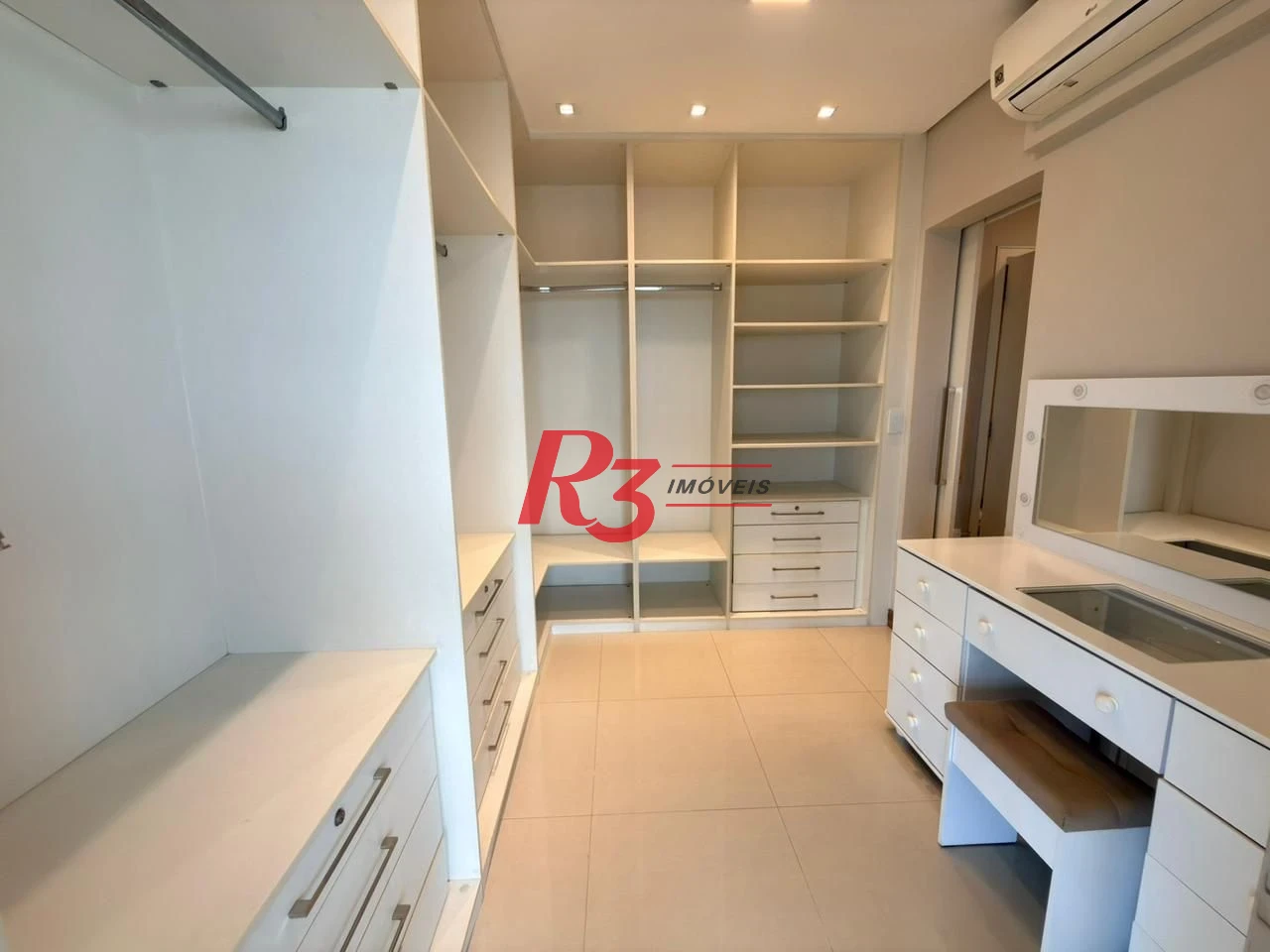 Apartamento com 3 dormitórios para alugar, 171 m² por R$ 16.850,00/mês - Embaré - Santos/SP