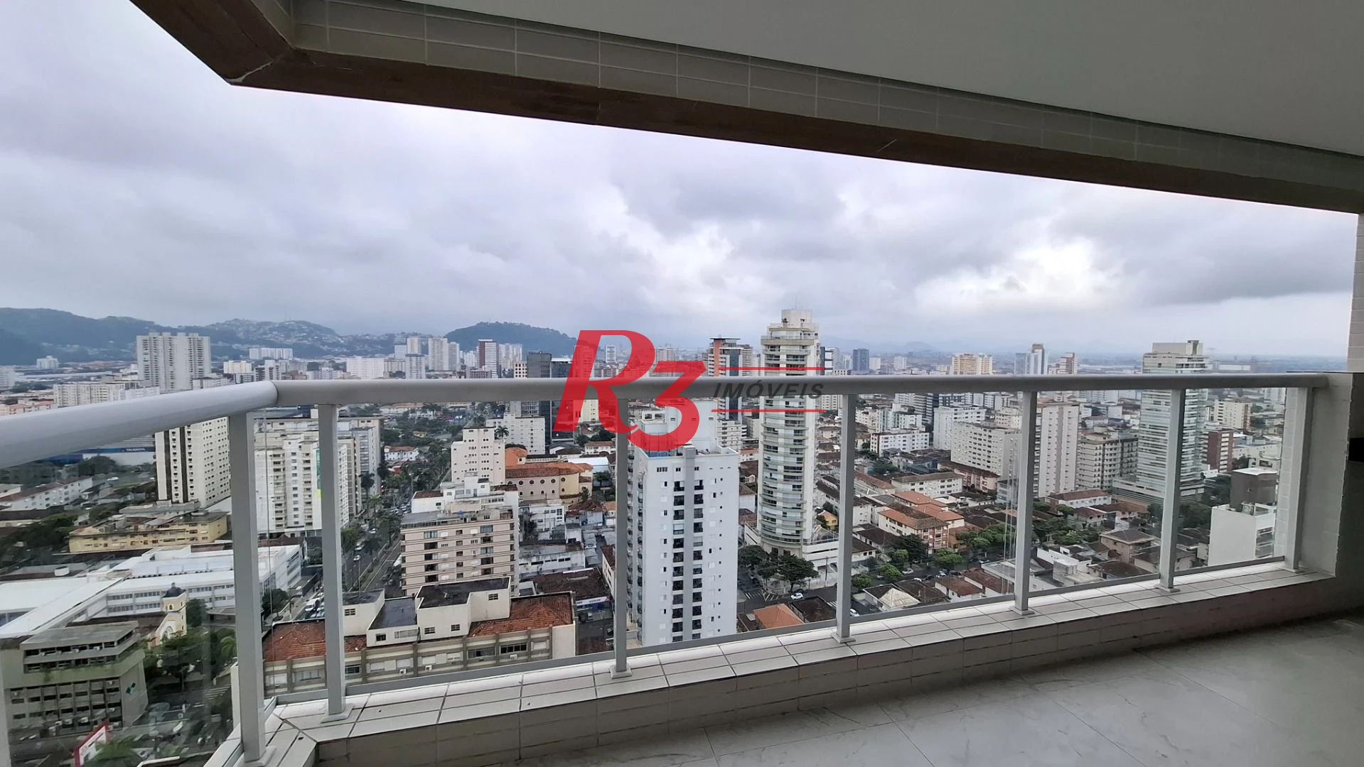 Apartamento com 3 dormitórios à venda, 101 m² por R$ 1.960.000,00 - Gonzaga - Santos/SP